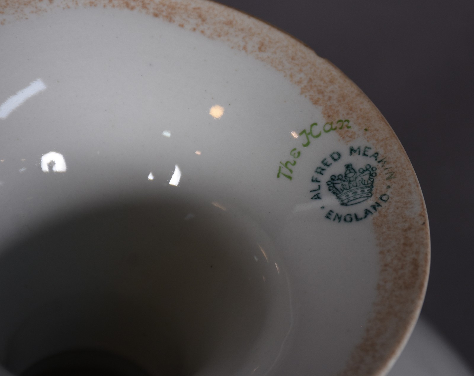 Diversas peças de porcelana, sendo bule e leiteira de porcelana... - foto 7 de 7