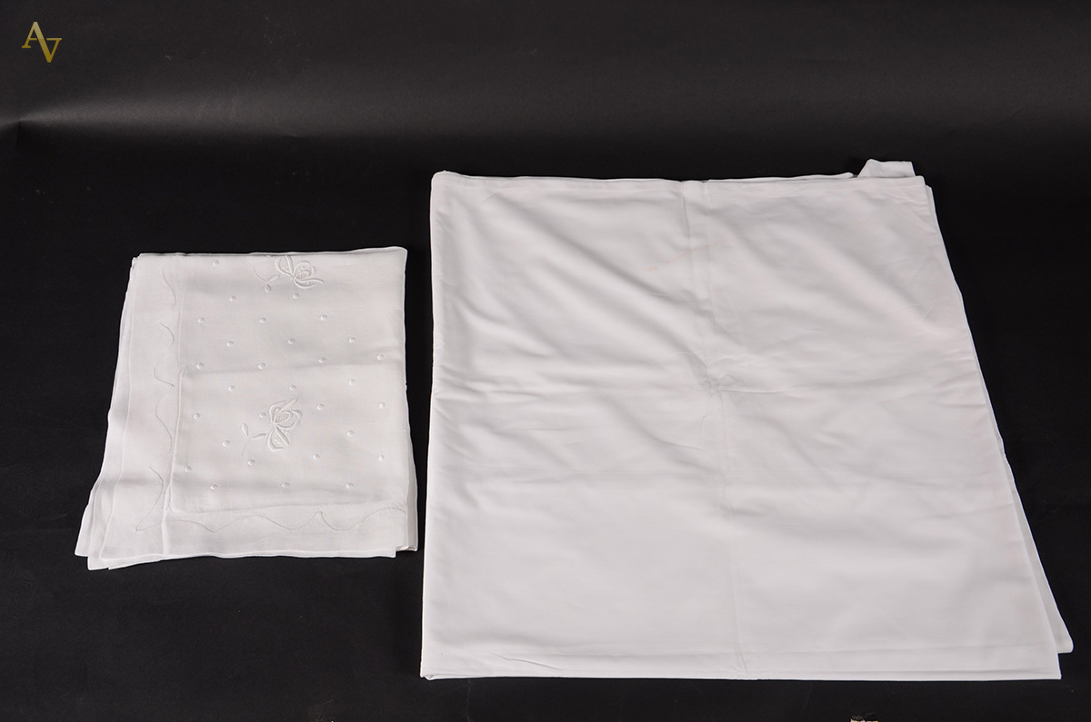 Lençol branco (casal) de linho bordado. Total 4 peças.