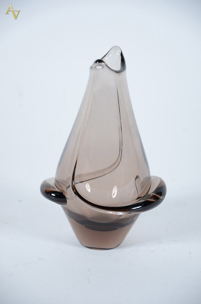 Vaso de murano na cor cinza. Alt. 20 cm.