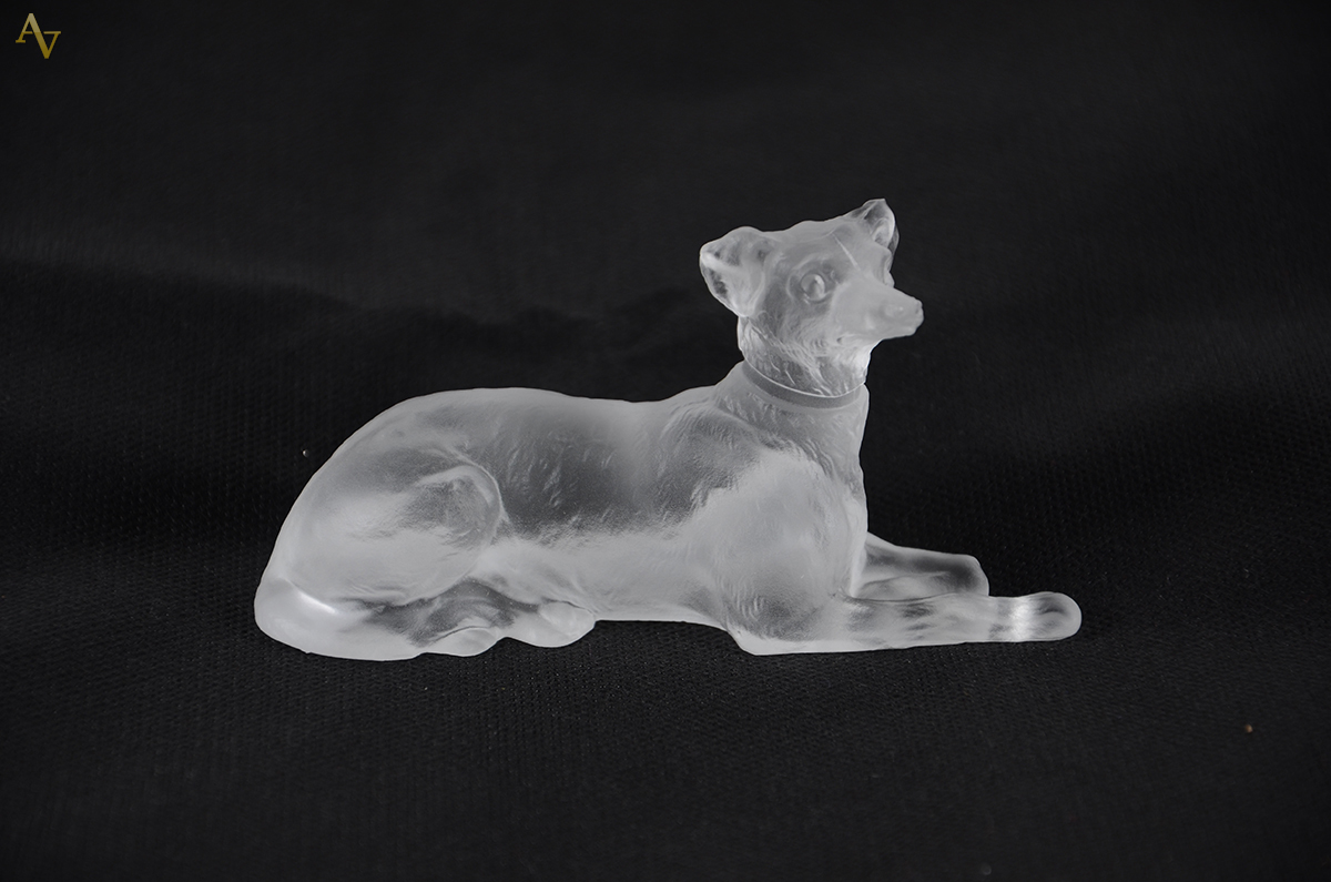 WHIPPET. Escultura em cristal acetinado techeco Desná, representando...