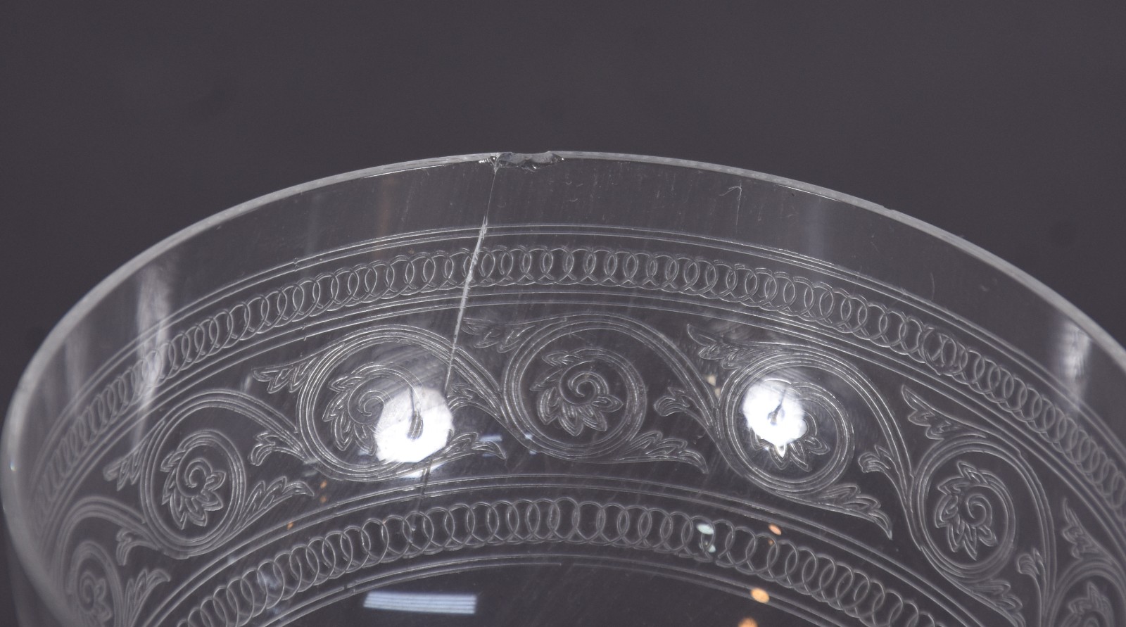 Oito taças para champagne de cristal europeu lavrado com guirlandas. - foto 4 de 4