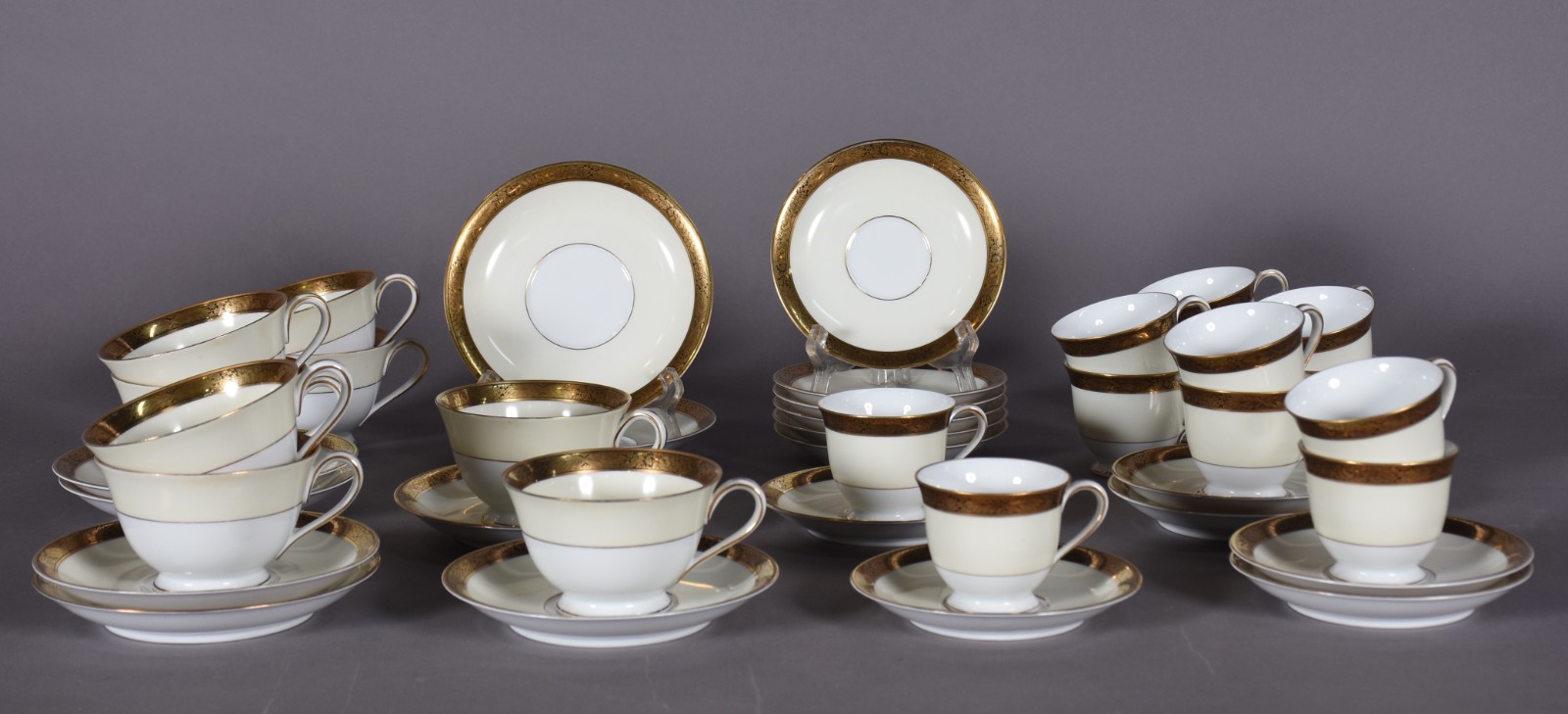 Serviço de chá e e café de porcelana japonesa Noritake, na cor branca... - foto 1 de 6