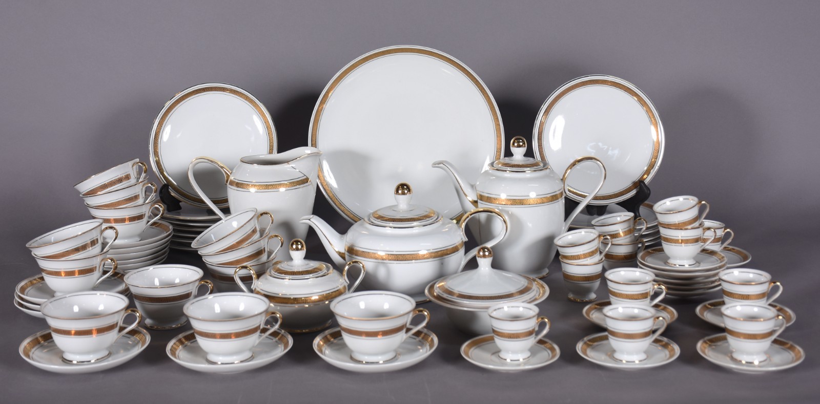 Serviço de chá e café de porcelana MAUÁ na cor branca com grega... - foto 2 de 8