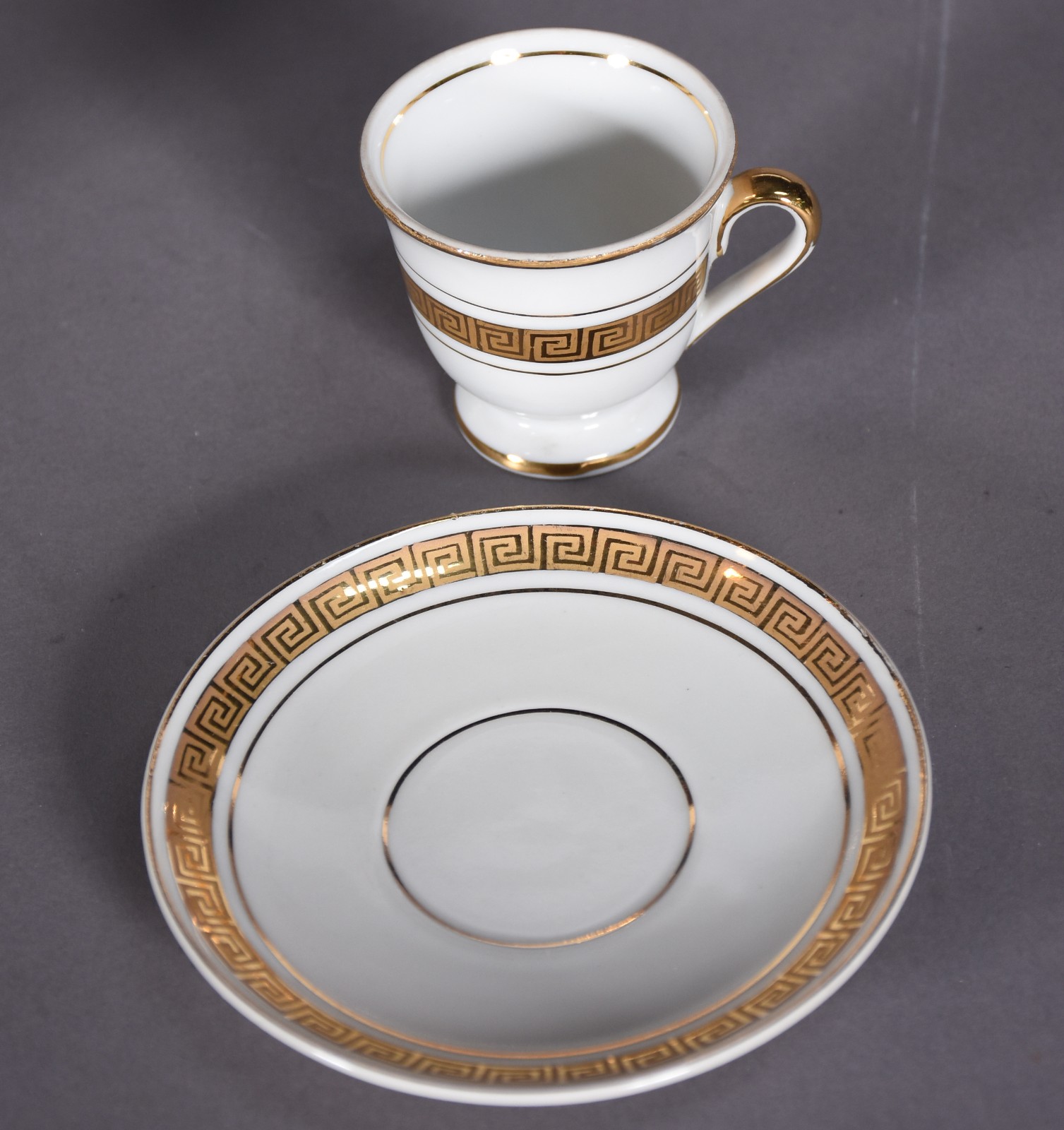Serviço de chá e café de porcelana MAUÁ na cor branca com grega... - foto 4 de 8