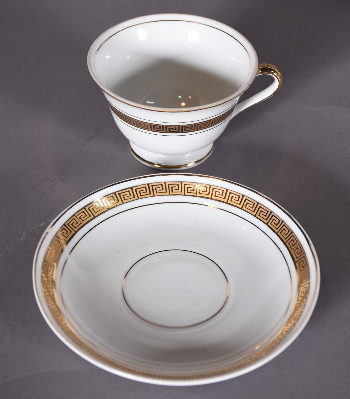 Serviço de chá e café de porcelana MAUÁ na cor branca com grega... - foto 5 de 8