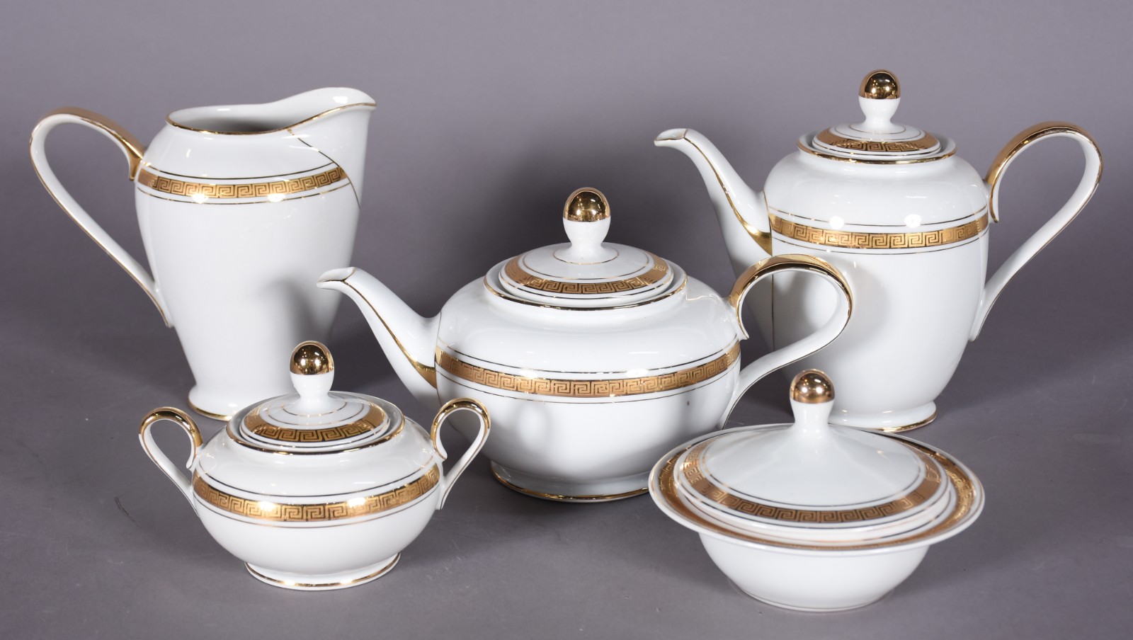 Serviço de chá e café de porcelana MAUÁ na cor branca com grega... - foto 3 de 8
