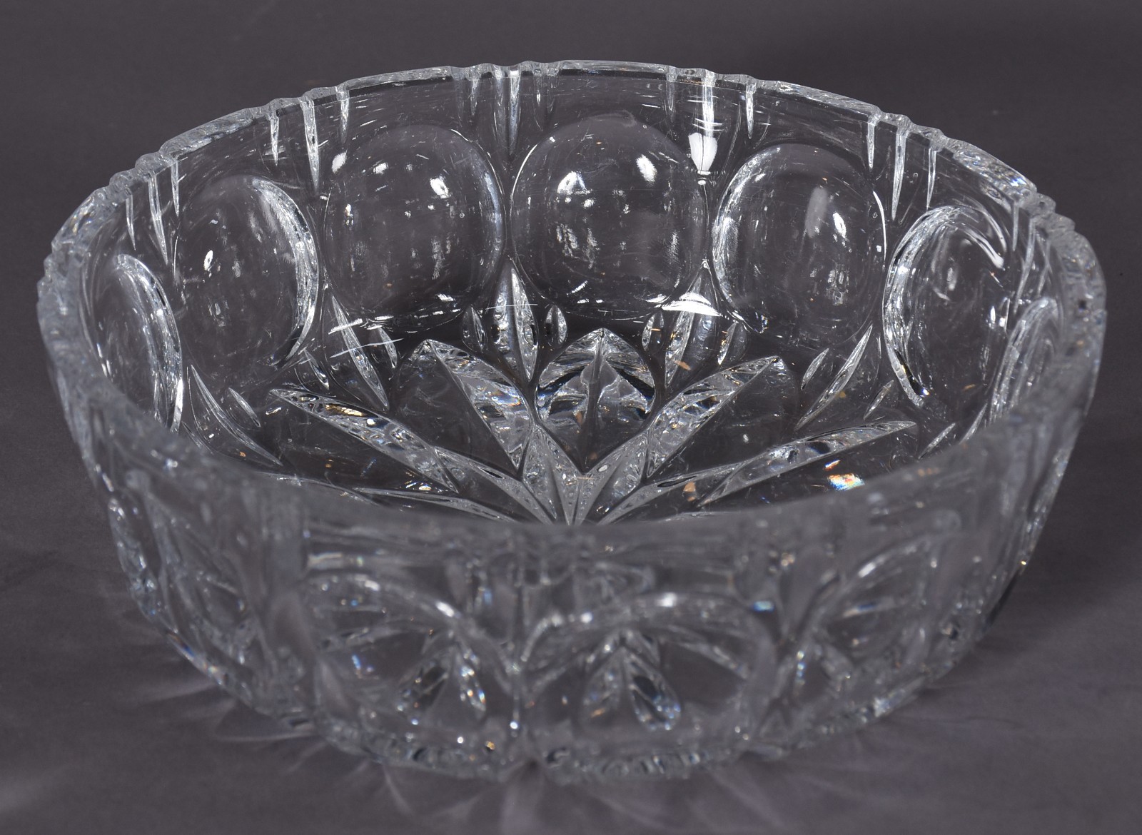 Cinco peças diversas de cristal, sendo: 3 bowls, vaso e porta... - foto 3 de 9