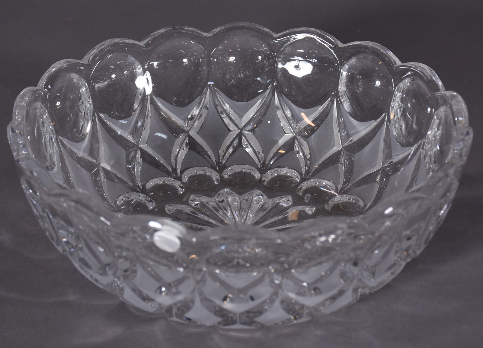 Cinco peças diversas de cristal, sendo: 3 bowls, vaso e porta... - foto 4 de 9