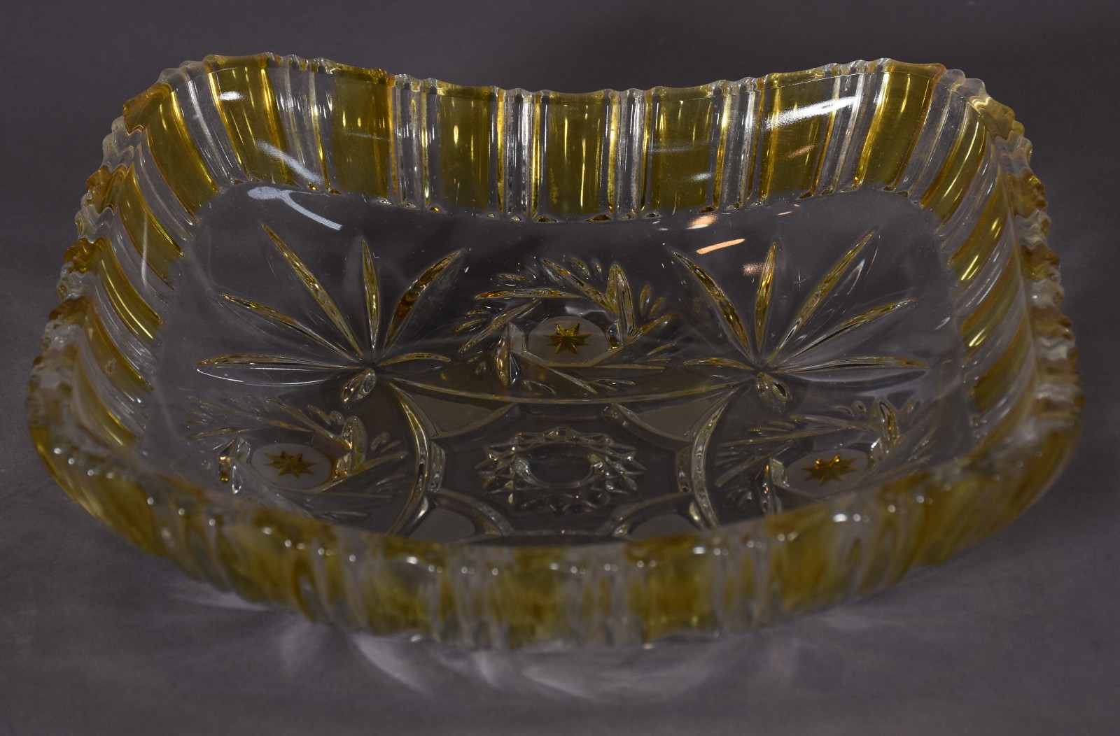 Cinco peças diversas de cristal, sendo: 3 bowls, vaso e porta... - foto 5 de 9