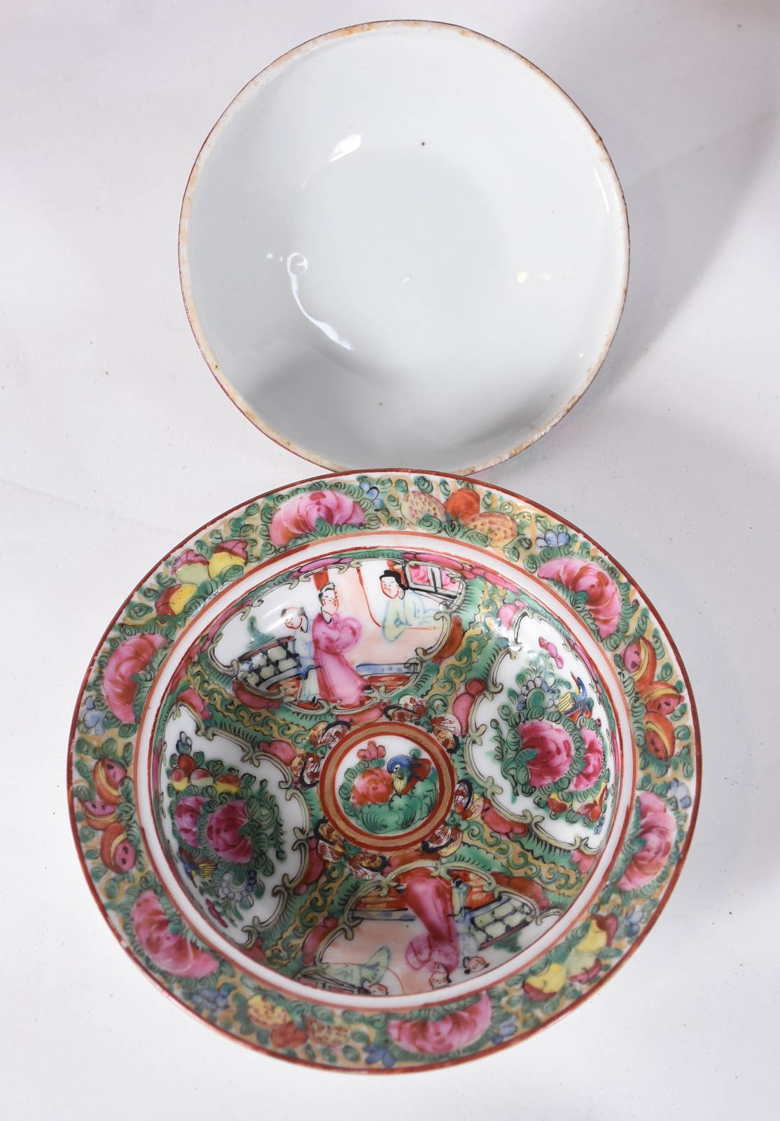 Aparelho de jantar de porcelana chinesa decorado em tons de rosa e... - foto 2 de 8