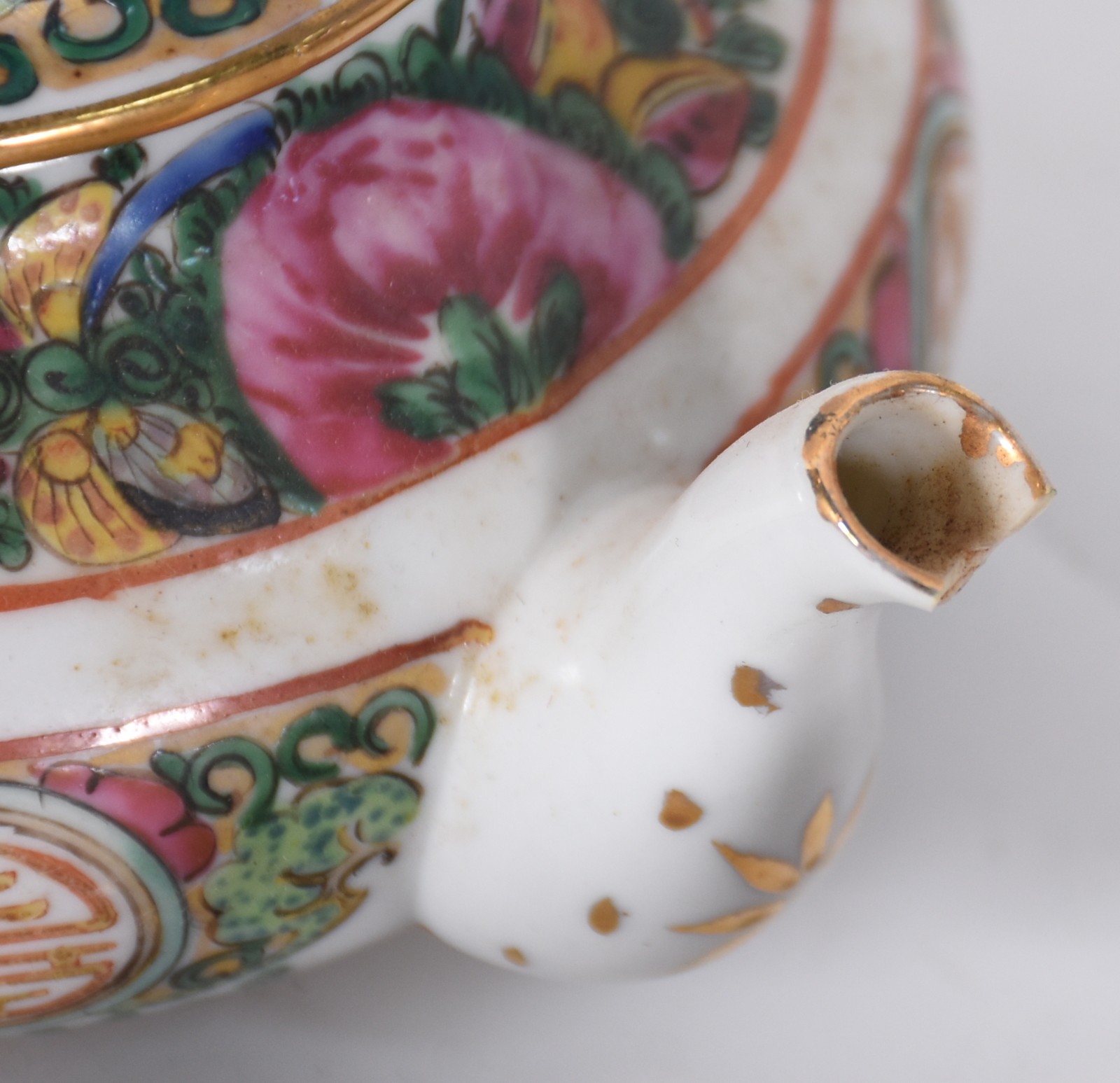 Aparelho de jantar de porcelana chinesa decorado em tons de rosa e... - foto 5 de 8