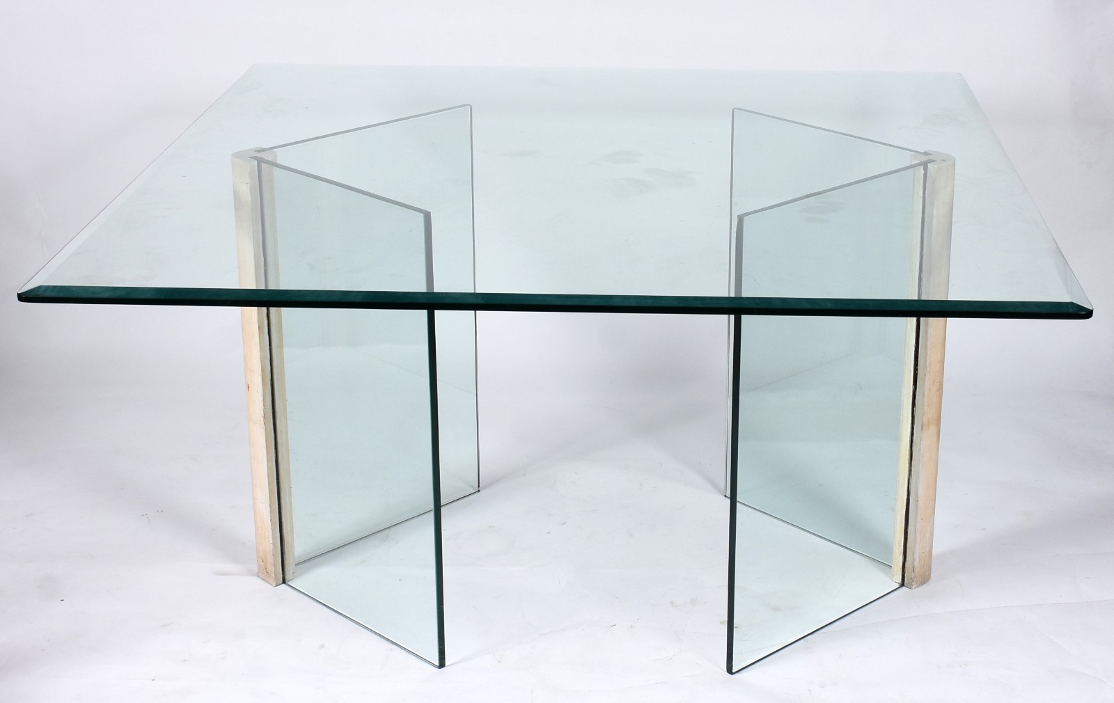 Mesa de jantar com tampo de cristal bisotado e base de vidro (uma das... - foto 5 de 5