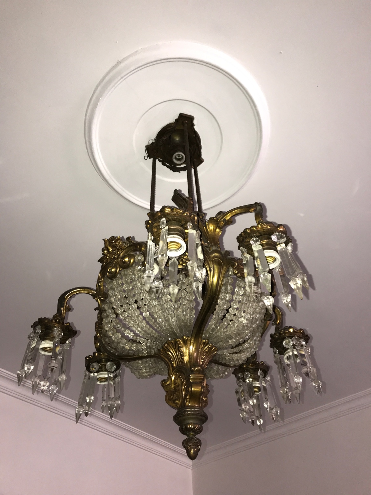 Elegante e antigo lustre frances de cristal e bronze, parte central... - foto 2 de 5