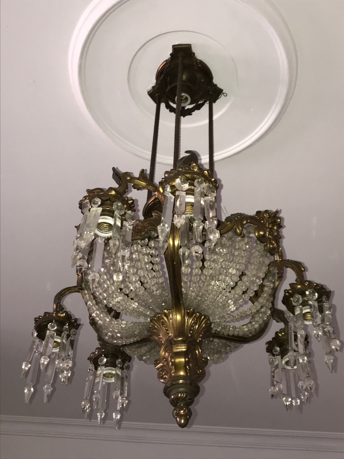 Elegante e antigo lustre frances de cristal e bronze, parte central... - foto 4 de 5