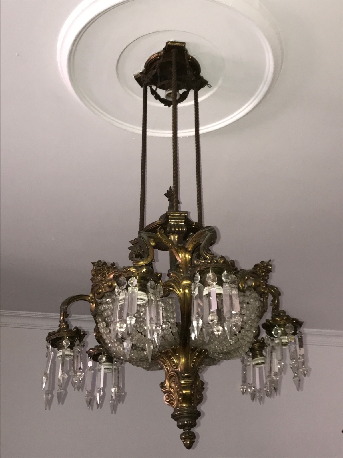 Elegante e antigo lustre frances de cristal e bronze, parte central... - foto 1 de 5