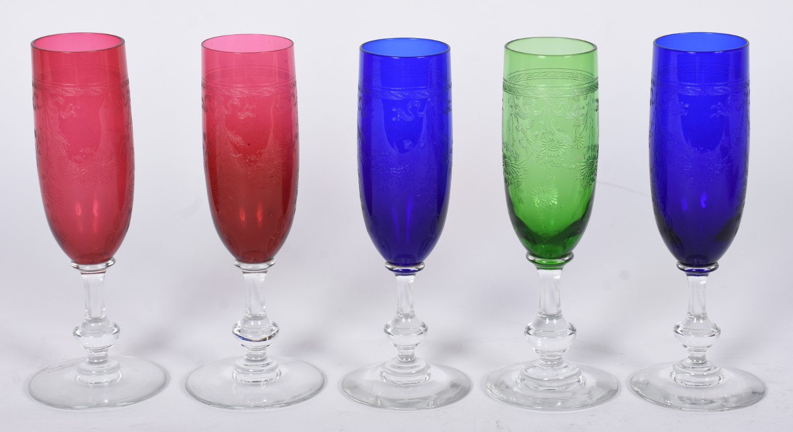 Cinco flutes de cristal lavrado diversas cores. - foto 1 de 3