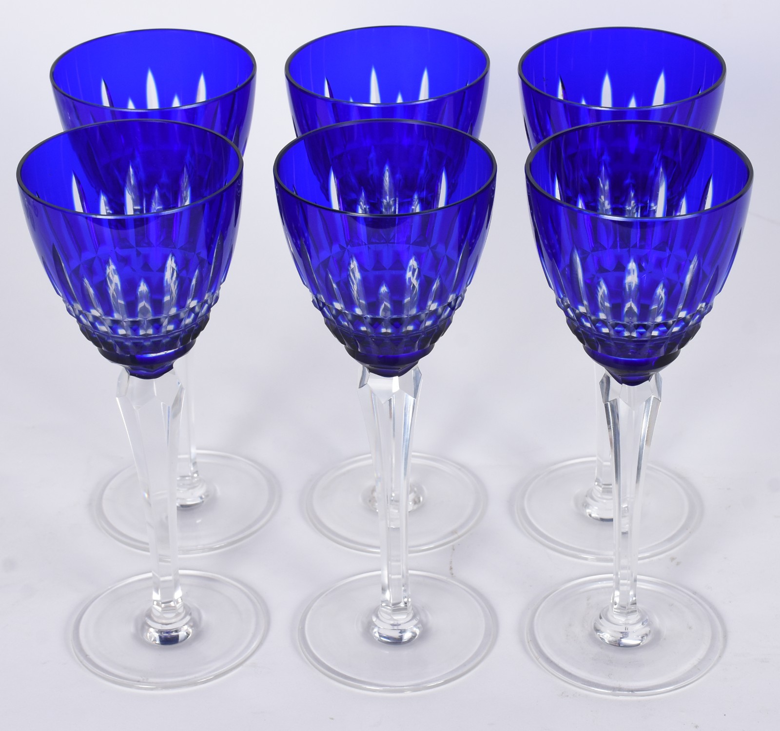 Seis taças para vinho de pé alto de cristal doublé azul lapidado. - foto 2 de 3