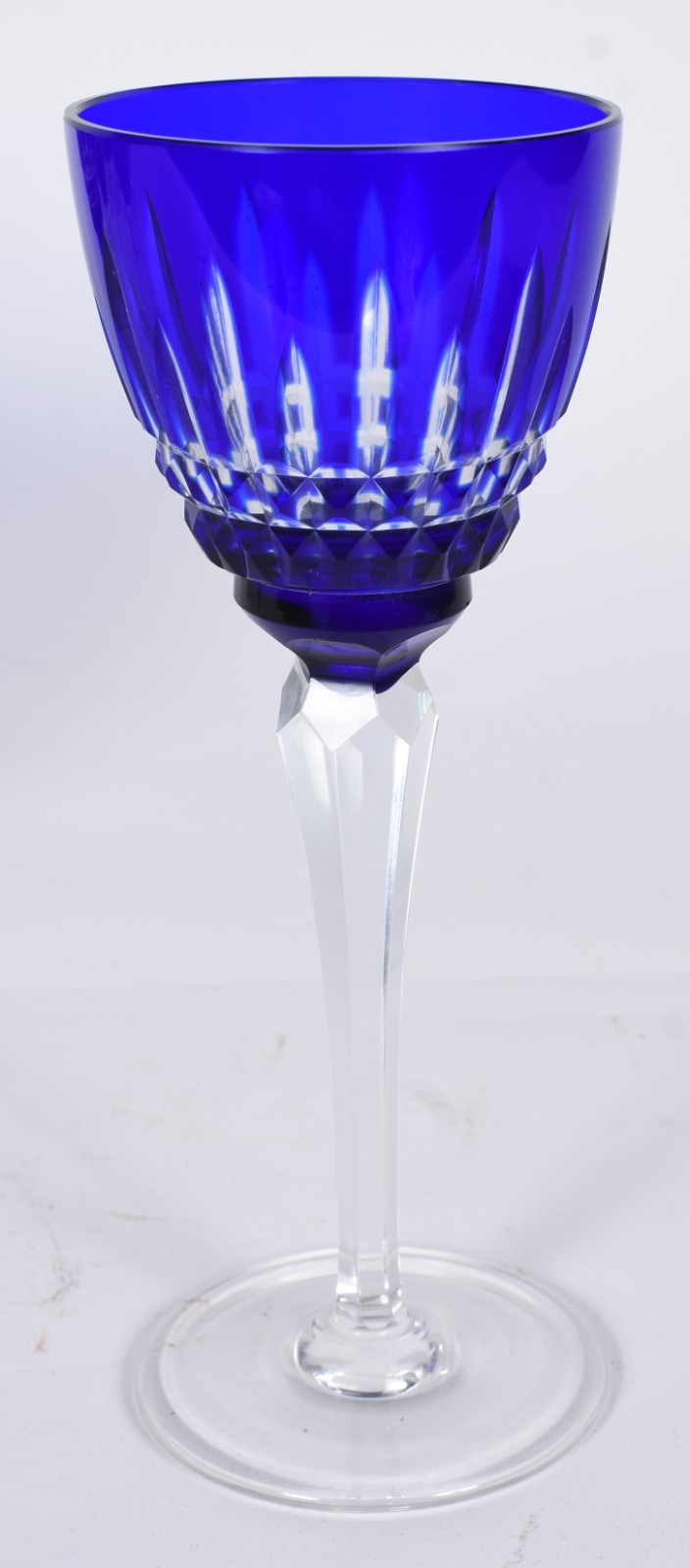 Seis taças para vinho de pé alto de cristal doublé azul lapidado. - foto 3 de 3