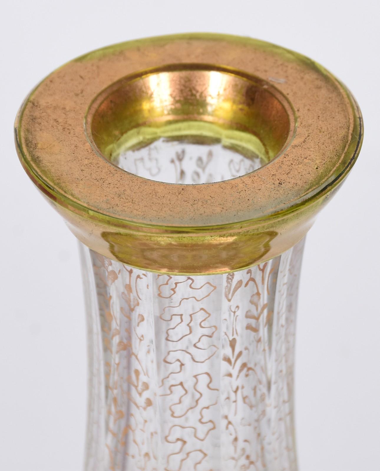Garrafa de cristal doublé verde com dourado. - foto 4 de 5