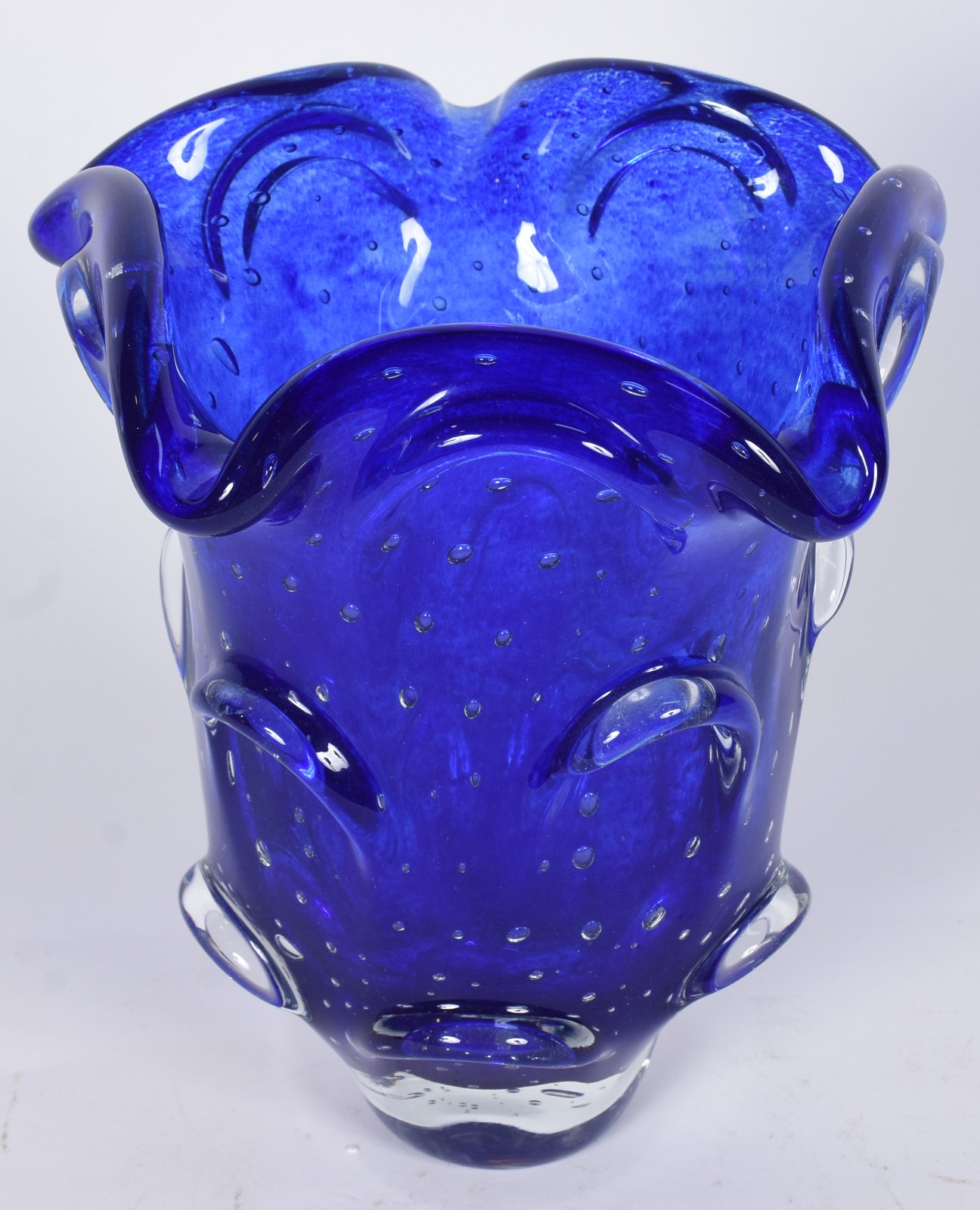 Vaso de vidro decorativo na cor azul. - foto 2 de 3