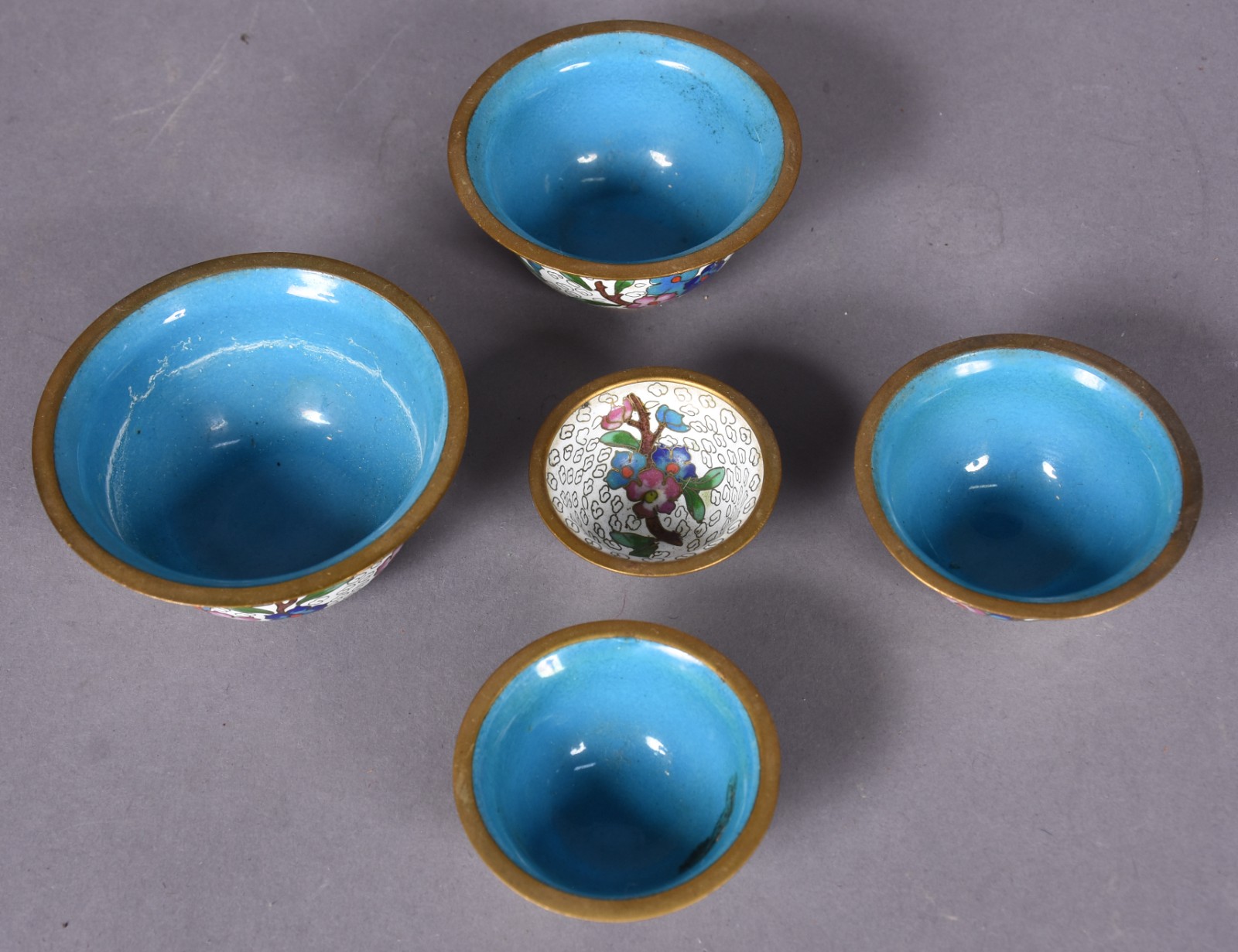 Diversas peças orientais, sendo: escultura de porcelana representando... - foto 10 de 11
