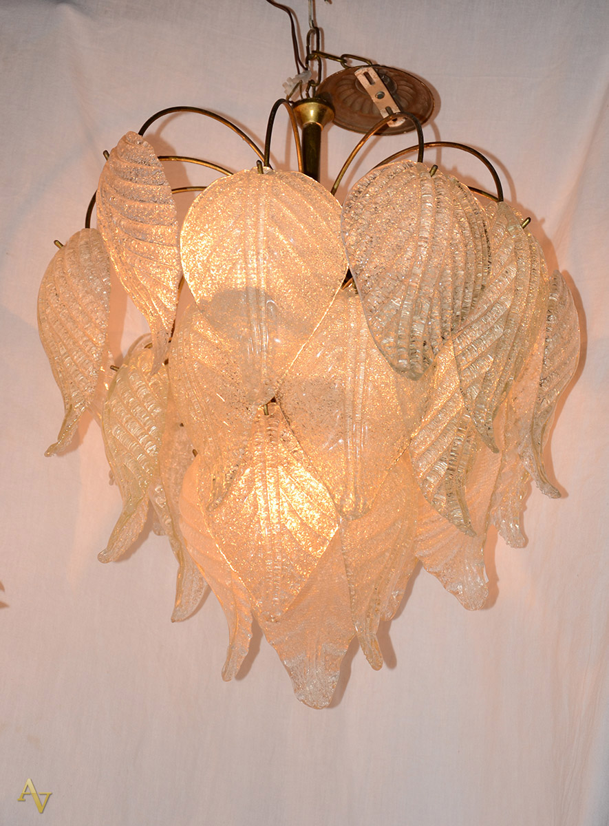 Lustre com folhas de murano, alt. 65 cm..
