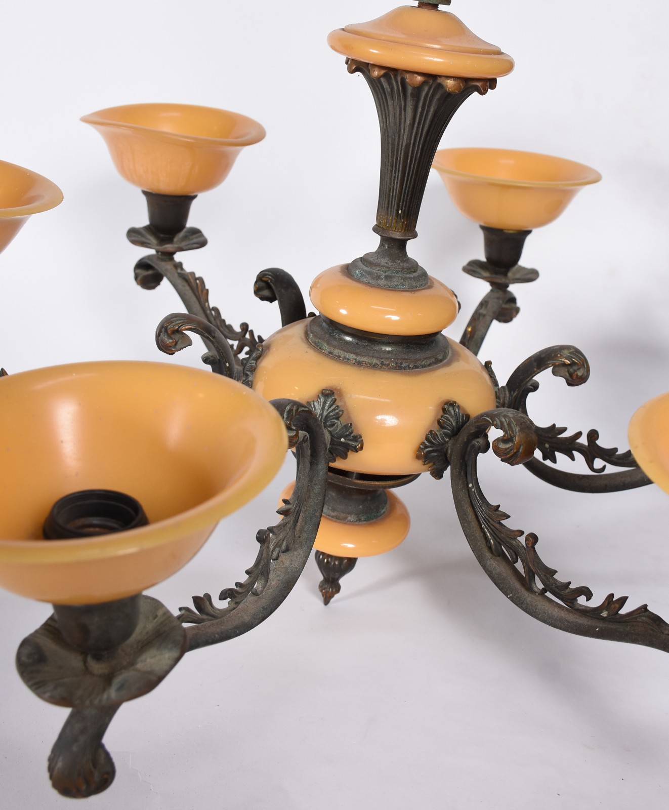 Dois pares de apliques para 1 luz cada e lustre de metal para 6 luzes... - foto 3 de 5