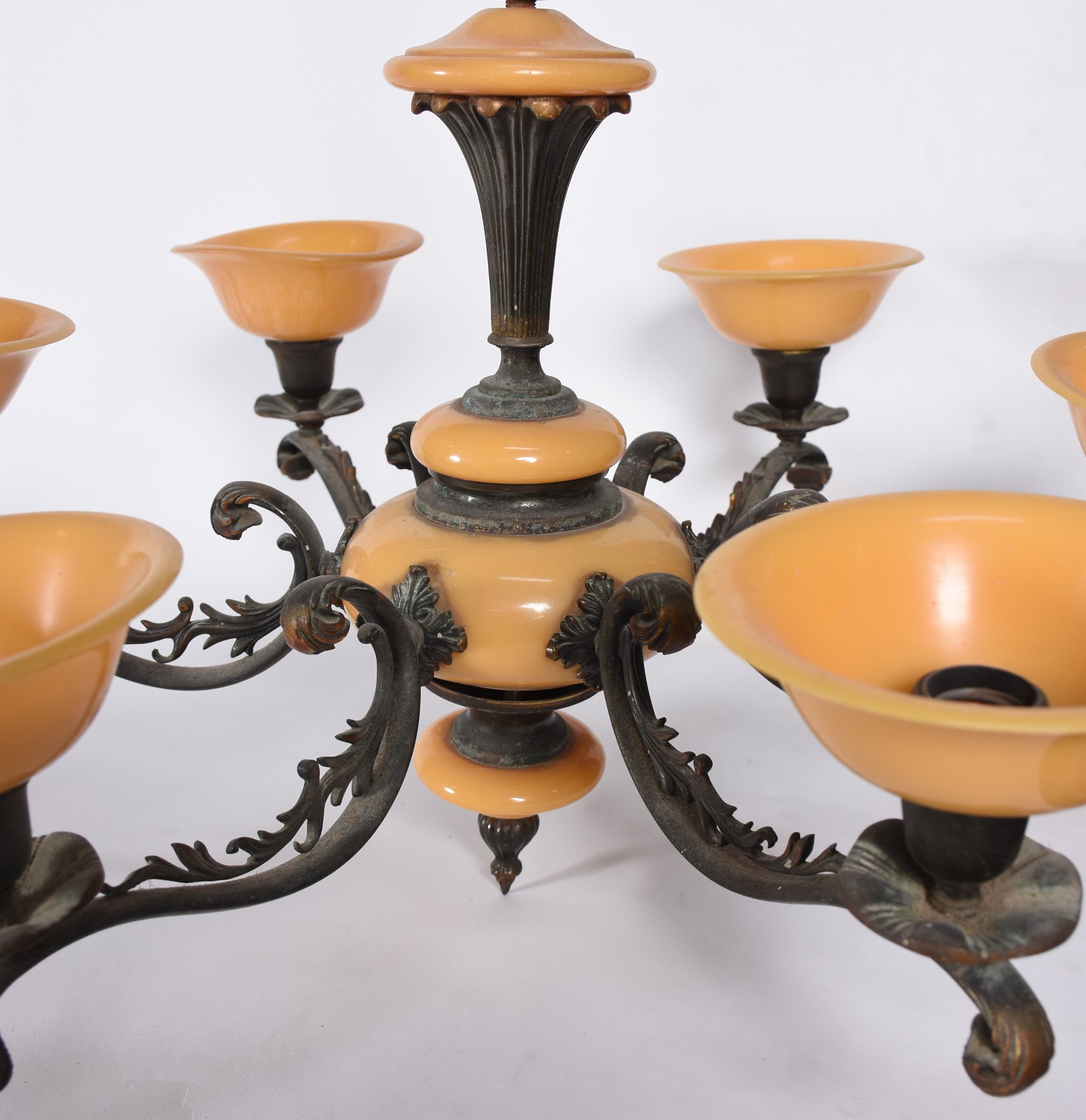 Dois pares de apliques para 1 luz cada e lustre de metal para 6 luzes... - foto 4 de 5