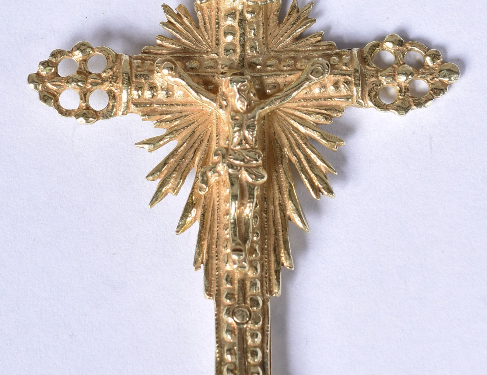 Joia de criola- Crucifixo relicário de prata de lei, cinzelado e... - foto 2 de 3