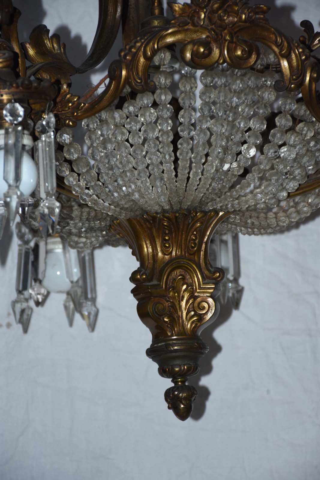 Elegante e antigo lustre frances de cristal e bronze, parte central... - foto 5 de 5
