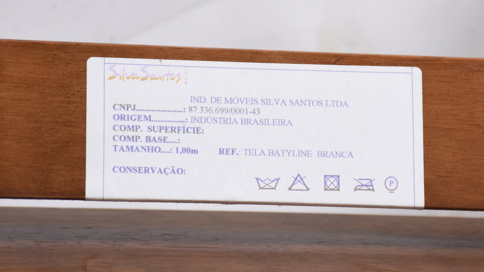 Mesa de jantar com base de madeira clara e tampo de vidro. Acompanham... - foto 11 de 11