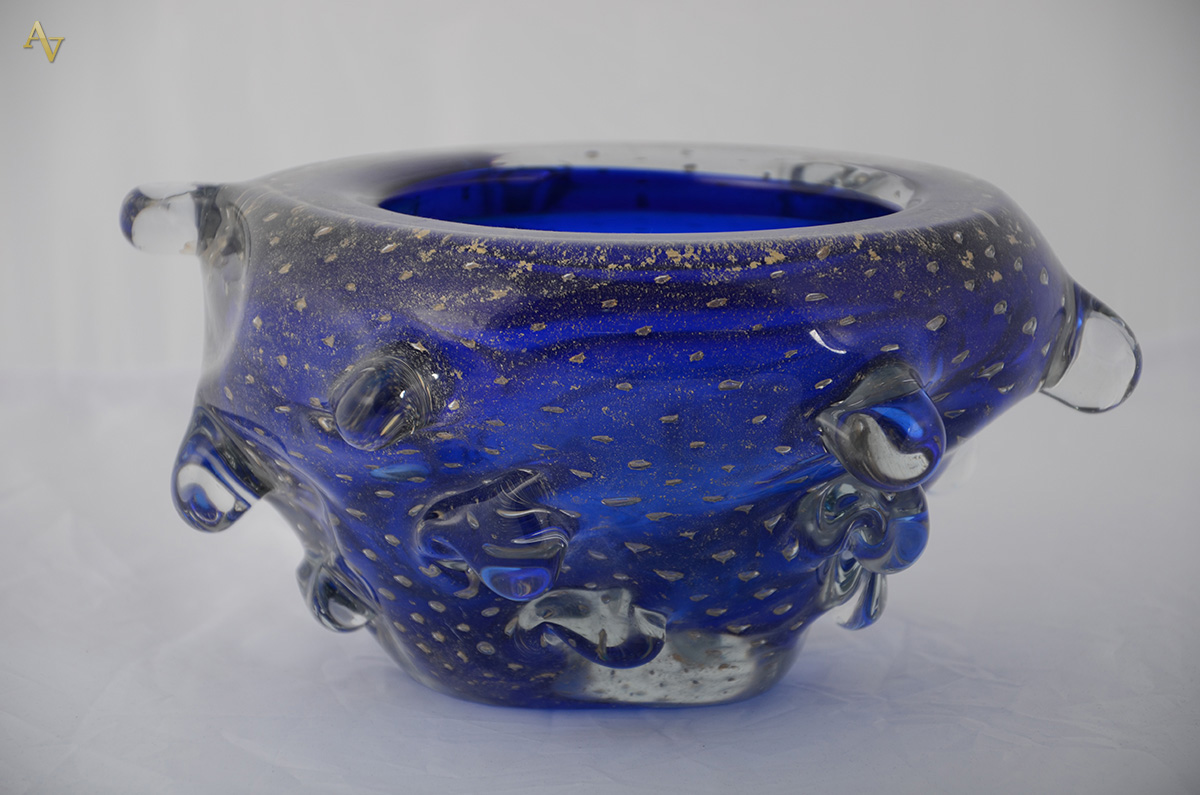 Bowl de murano na cor azul com bolhas bulicantes e pó de ouro. Diam...