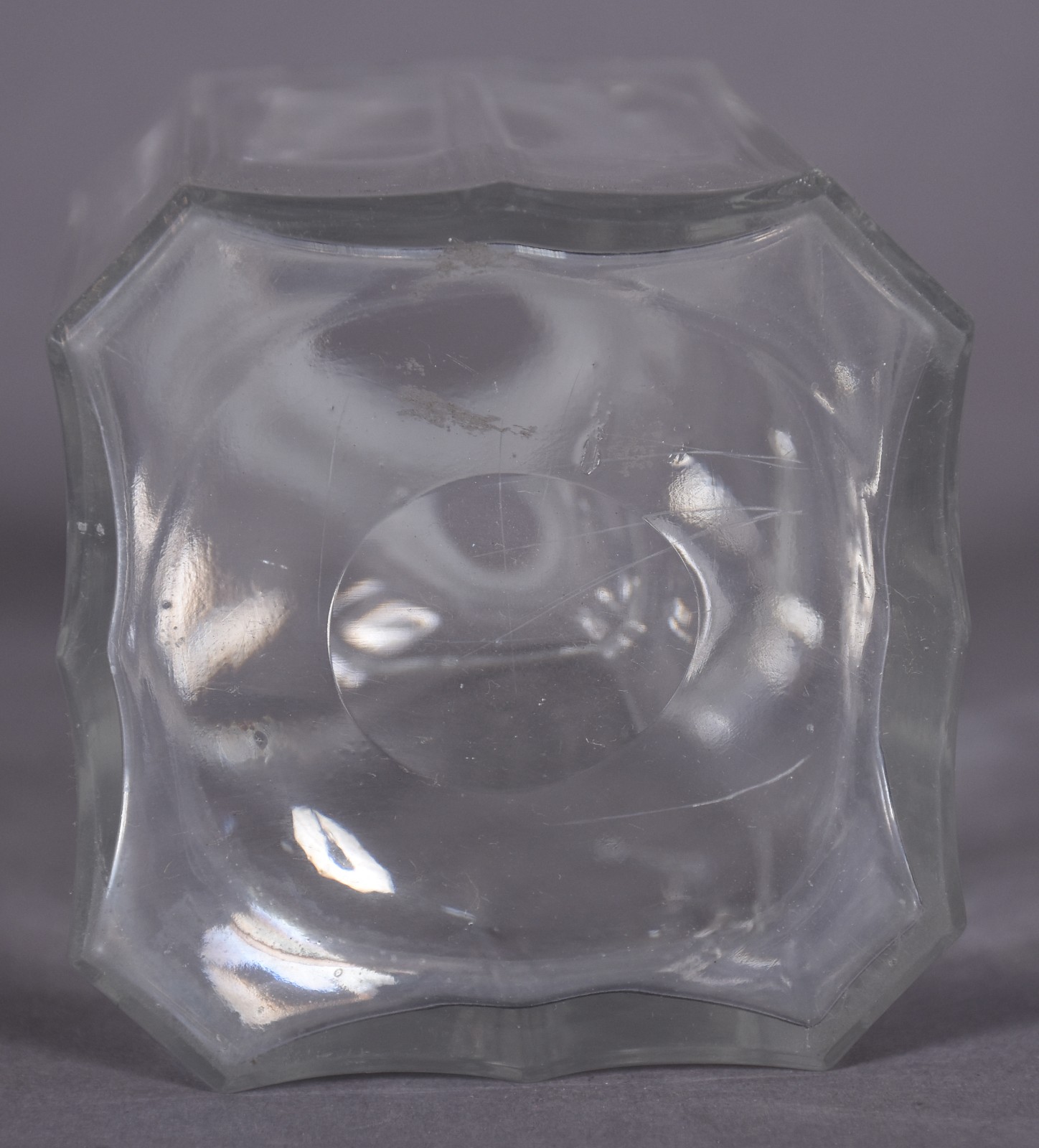 Par de licoreiras com 4 cálices (bicados na base) de cristal facetado... - foto 7 de 7