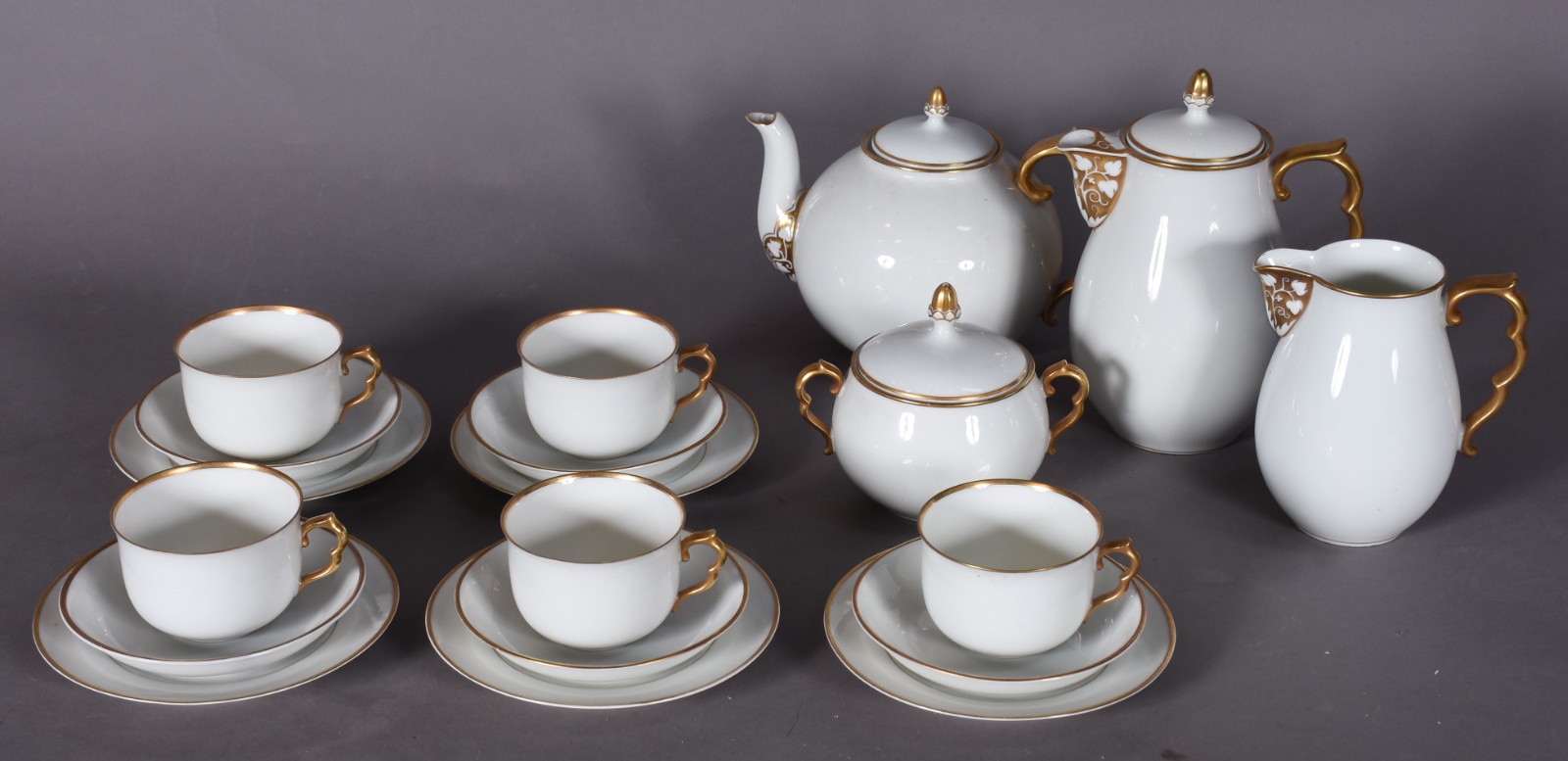 Serviço de chá de porcelana austríaca WIEN branca com frisos... - foto 3 de 6