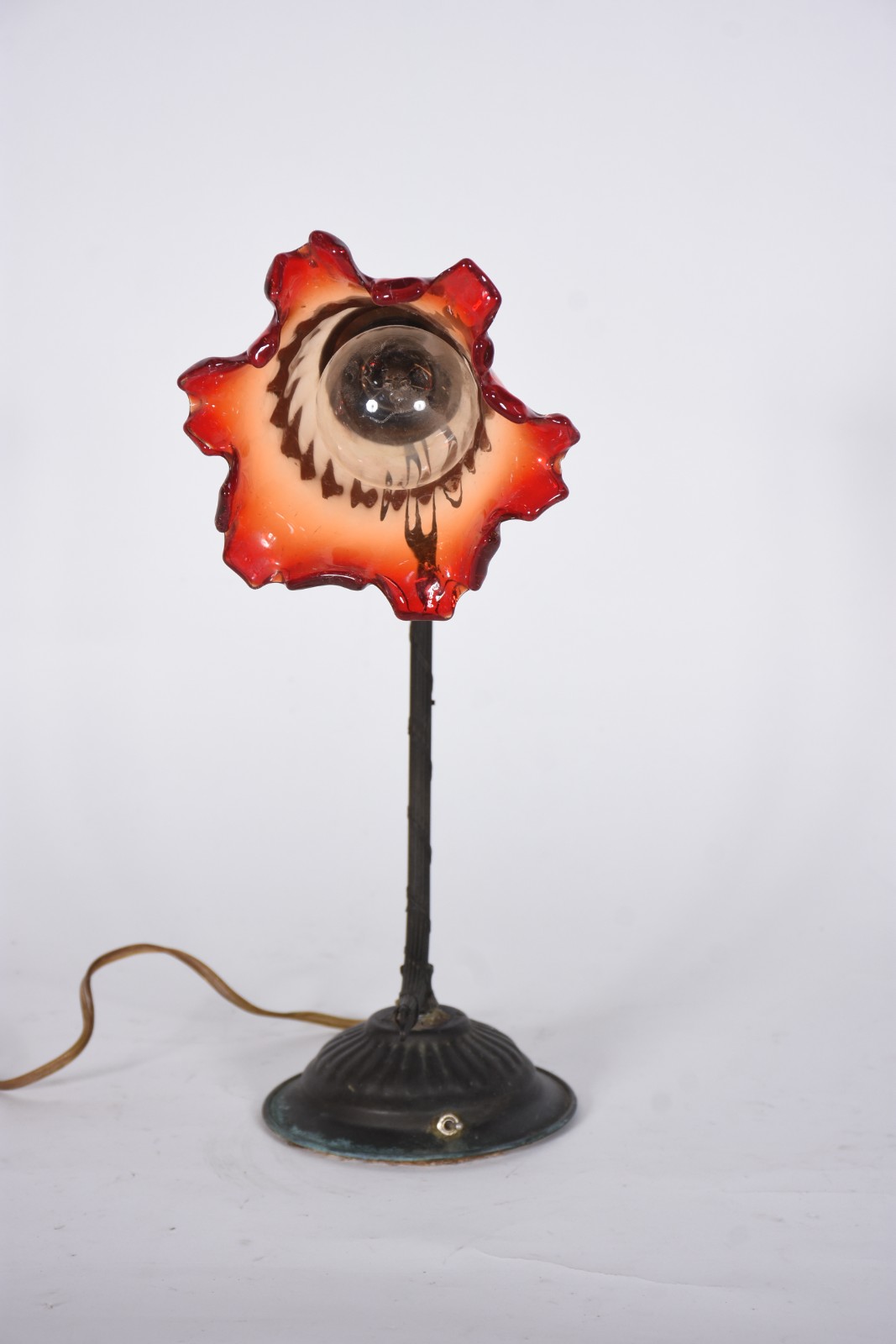 Luminária de metal, cúpula de vidro na forma de flor na cor âmbar e... - foto 4 de 10