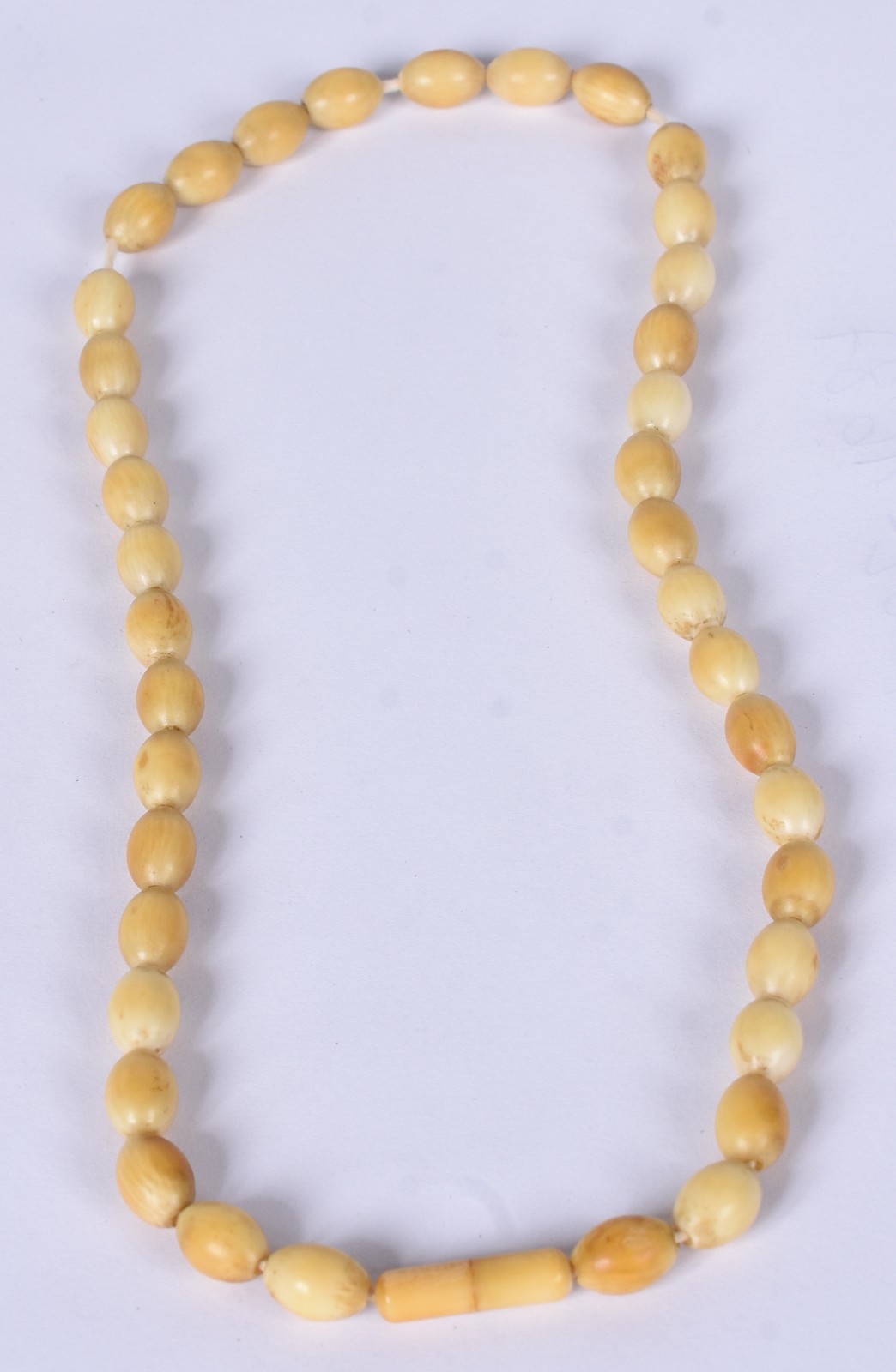 Duas peças, colar e pulseira de marfim. - foto 4 de 6