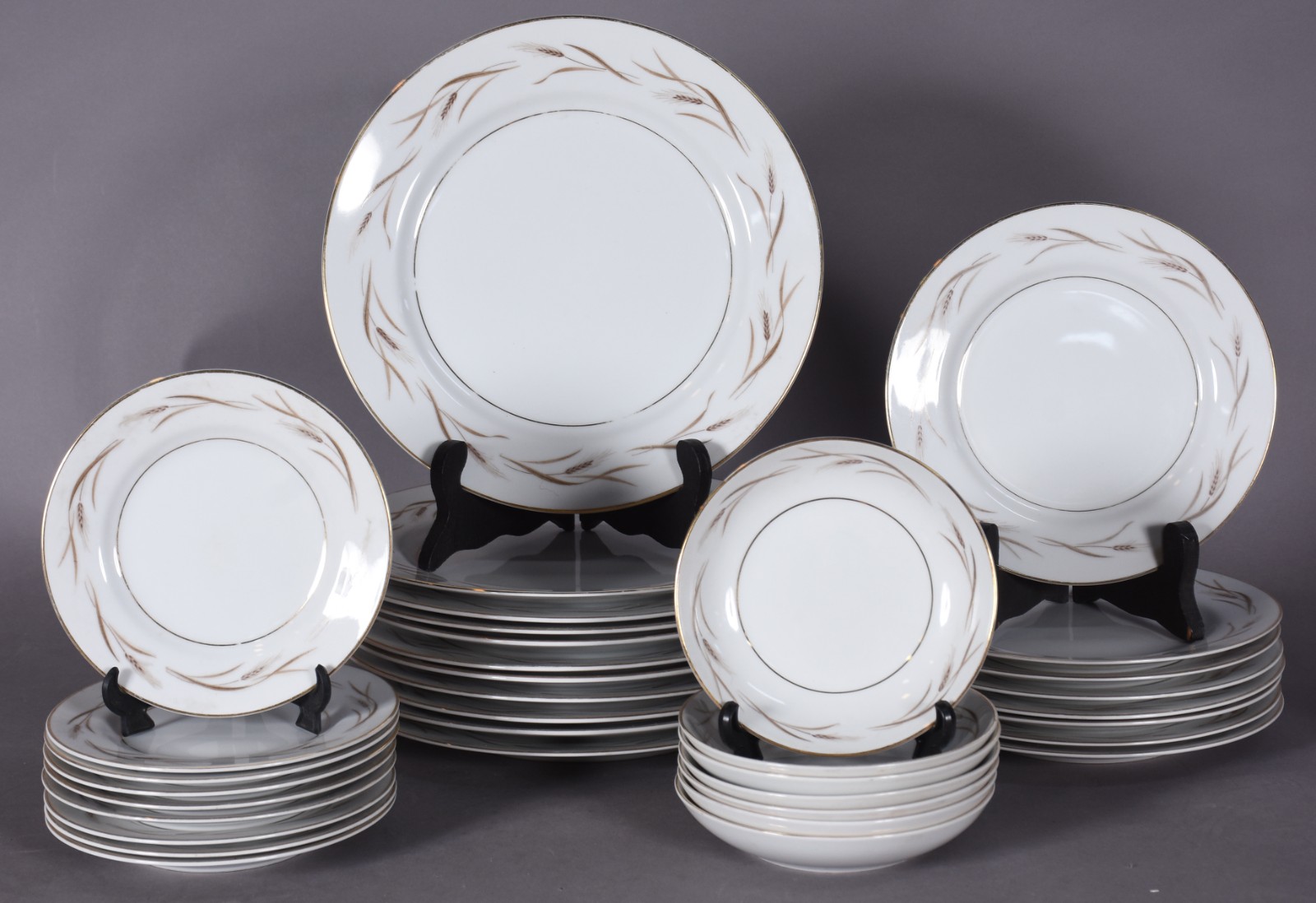Serviço de jantar de porcelana Mikasa composto de: 7 bowls para... - foto 2 de 7