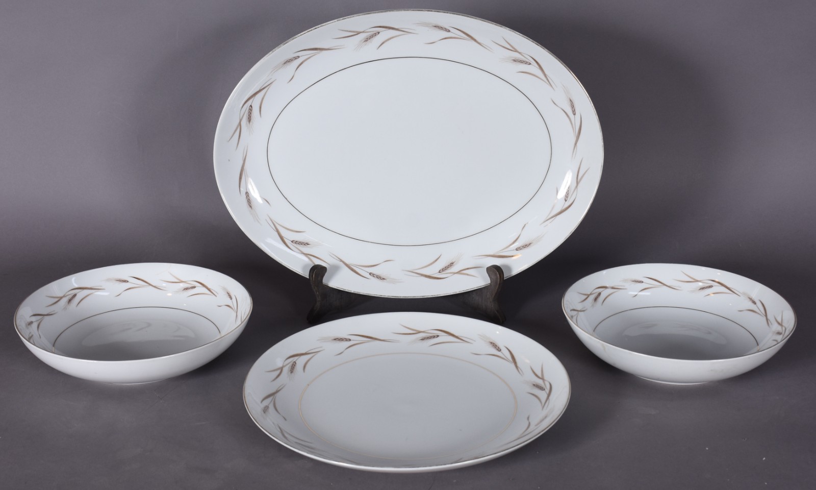 Serviço de jantar de porcelana Mikasa composto de: 7 bowls para... - foto 3 de 7