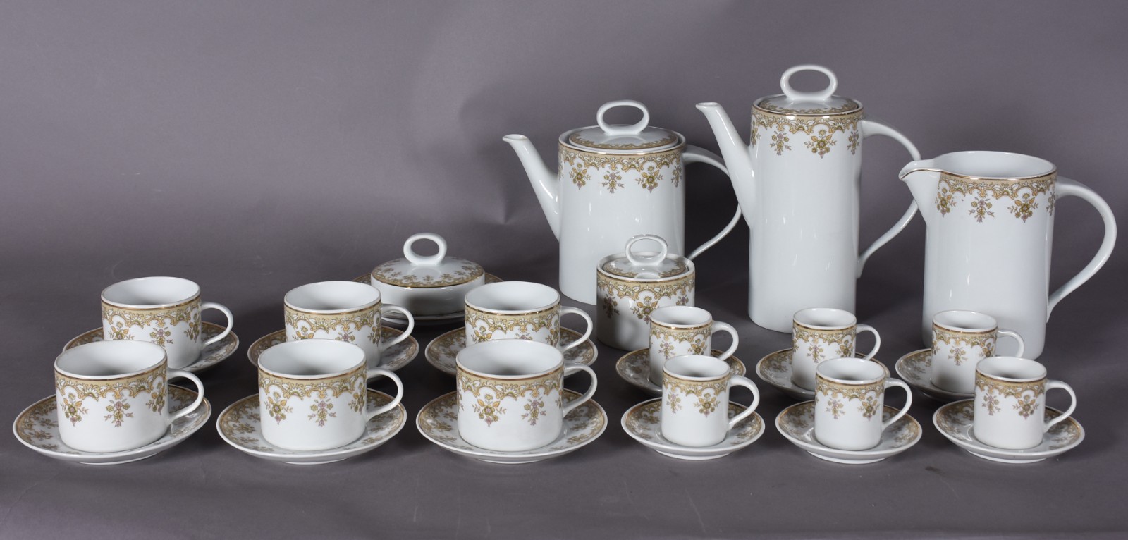 Serviço chá e café de porcelana Schmidt composto de: 6 xícaras café... - foto 1 de 9