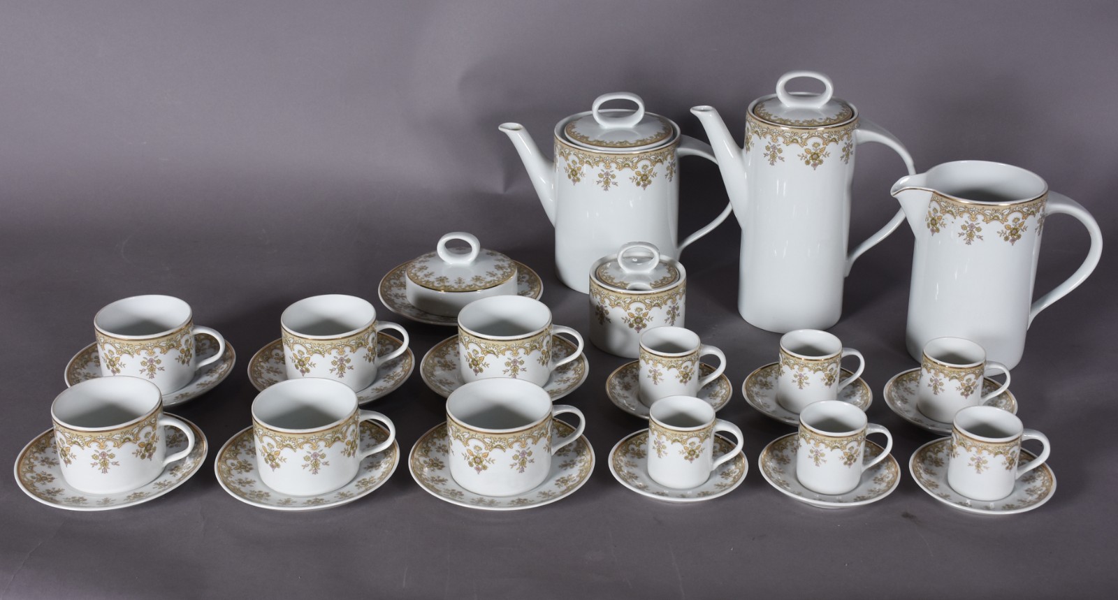 Serviço chá e café de porcelana Schmidt composto de: 6 xícaras café... - foto 2 de 9