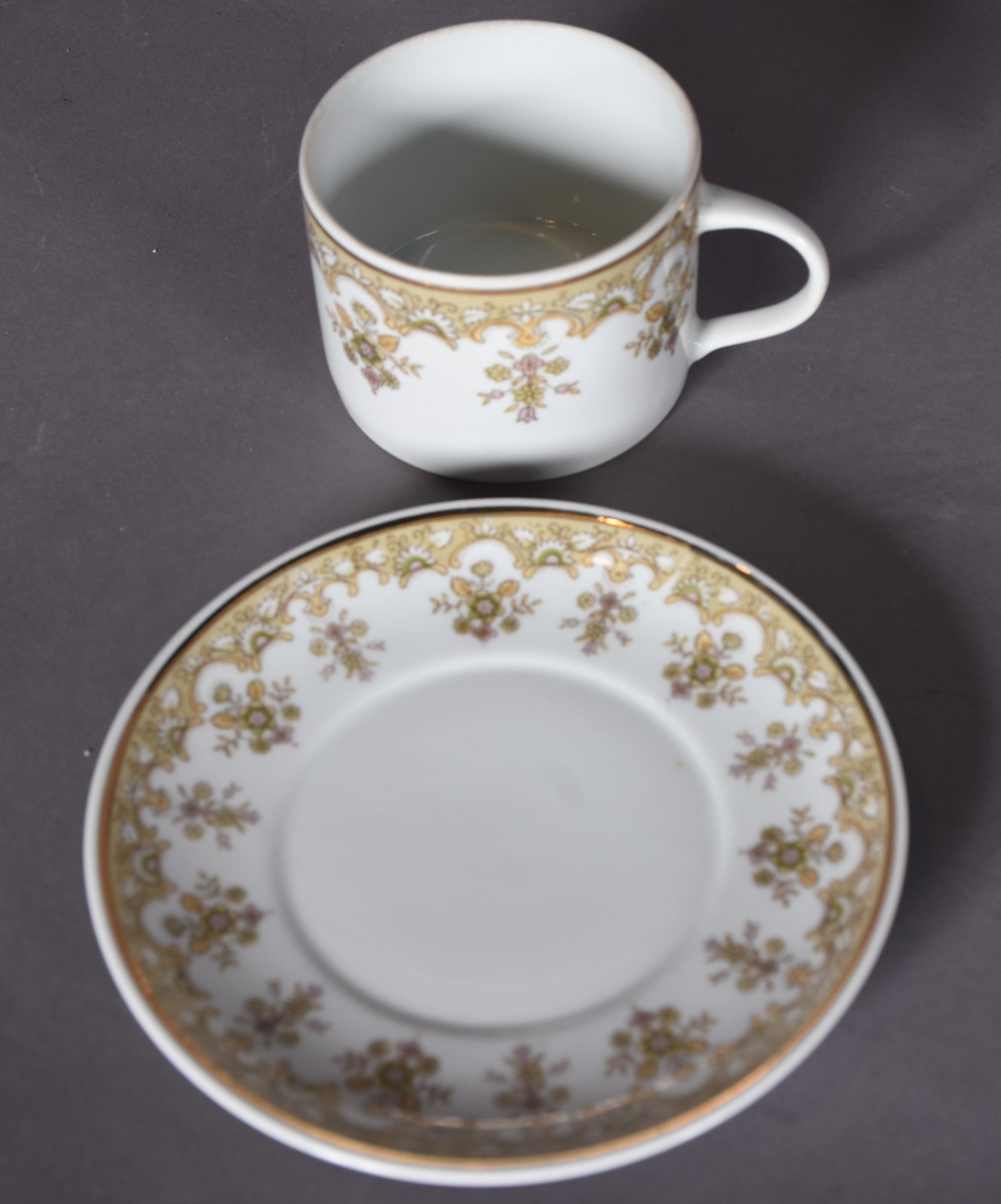 Serviço chá e café de porcelana Schmidt composto de: 6 xícaras café... - foto 3 de 9
