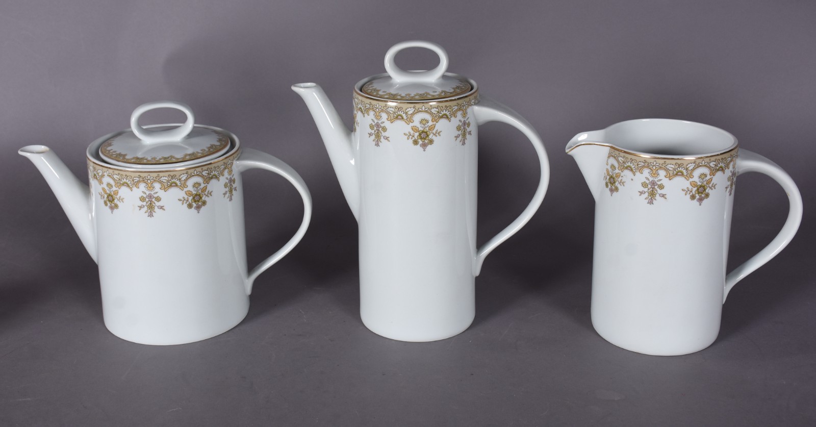 Serviço chá e café de porcelana Schmidt composto de: 6 xícaras café... - foto 6 de 9
