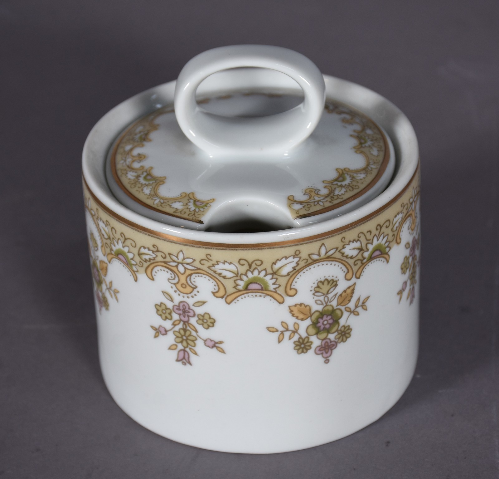 Serviço chá e café de porcelana Schmidt composto de: 6 xícaras café... - foto 7 de 9