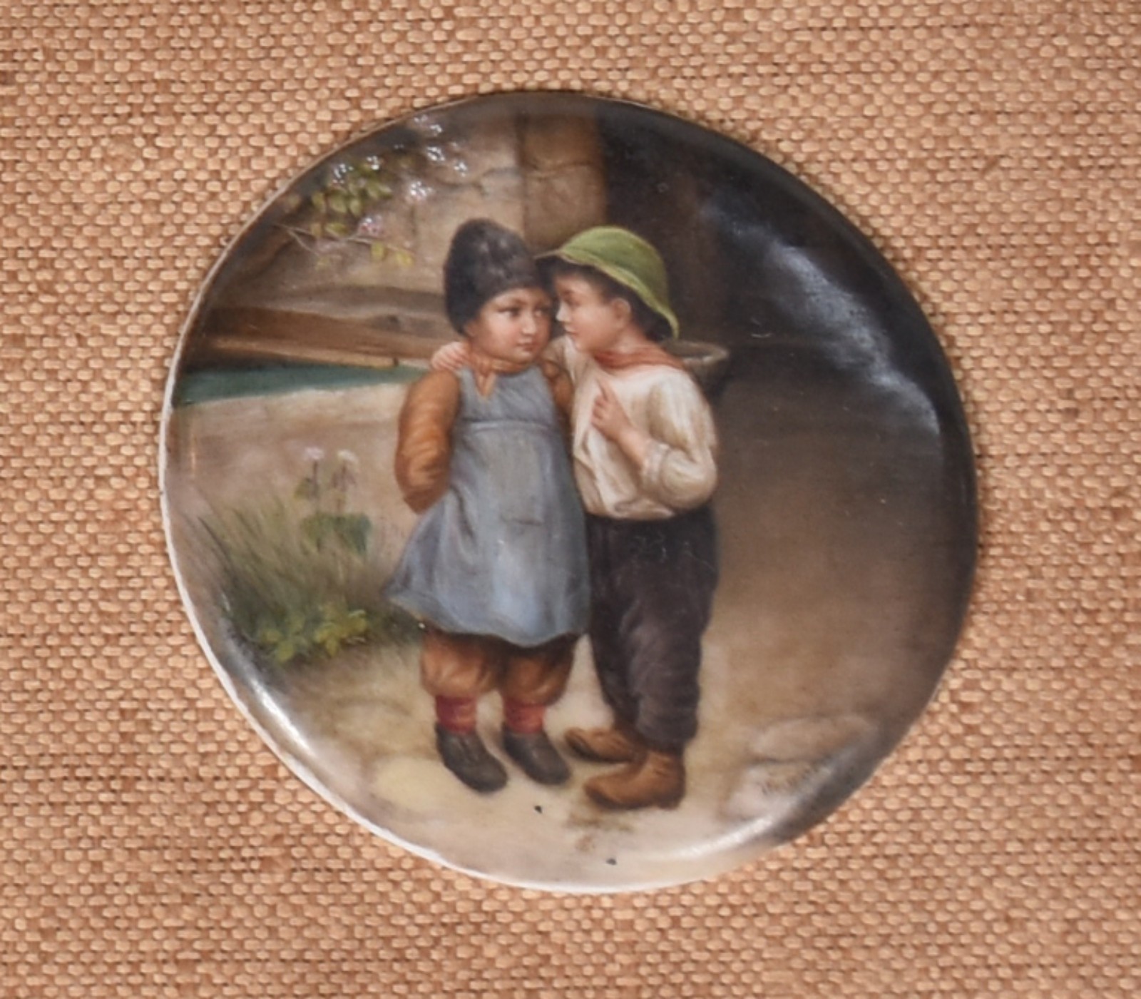 Três quadros, sendo 2 pinturas sem assinatura representando figuras... - foto 4 de 5