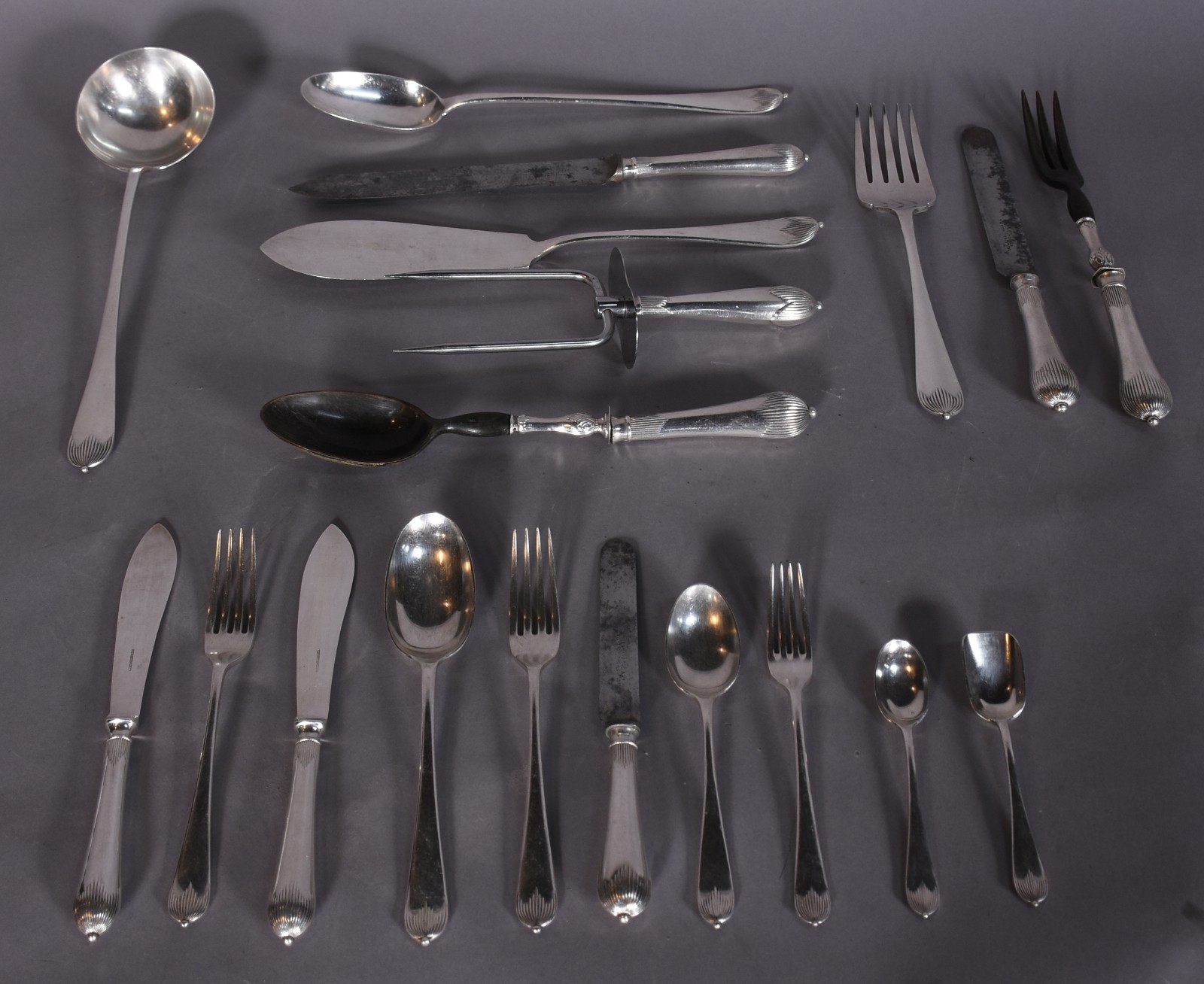 Faqueiro de metal prateado ELKINGTON PLATE composto de: 18 colheres... - foto 1 de 4