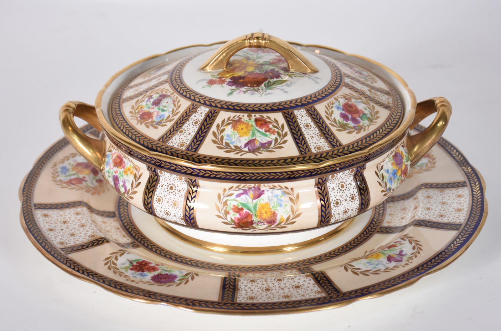 Aparelho de jantar, chá e café de porcelana inglesa Paragon... - foto 3 de 11