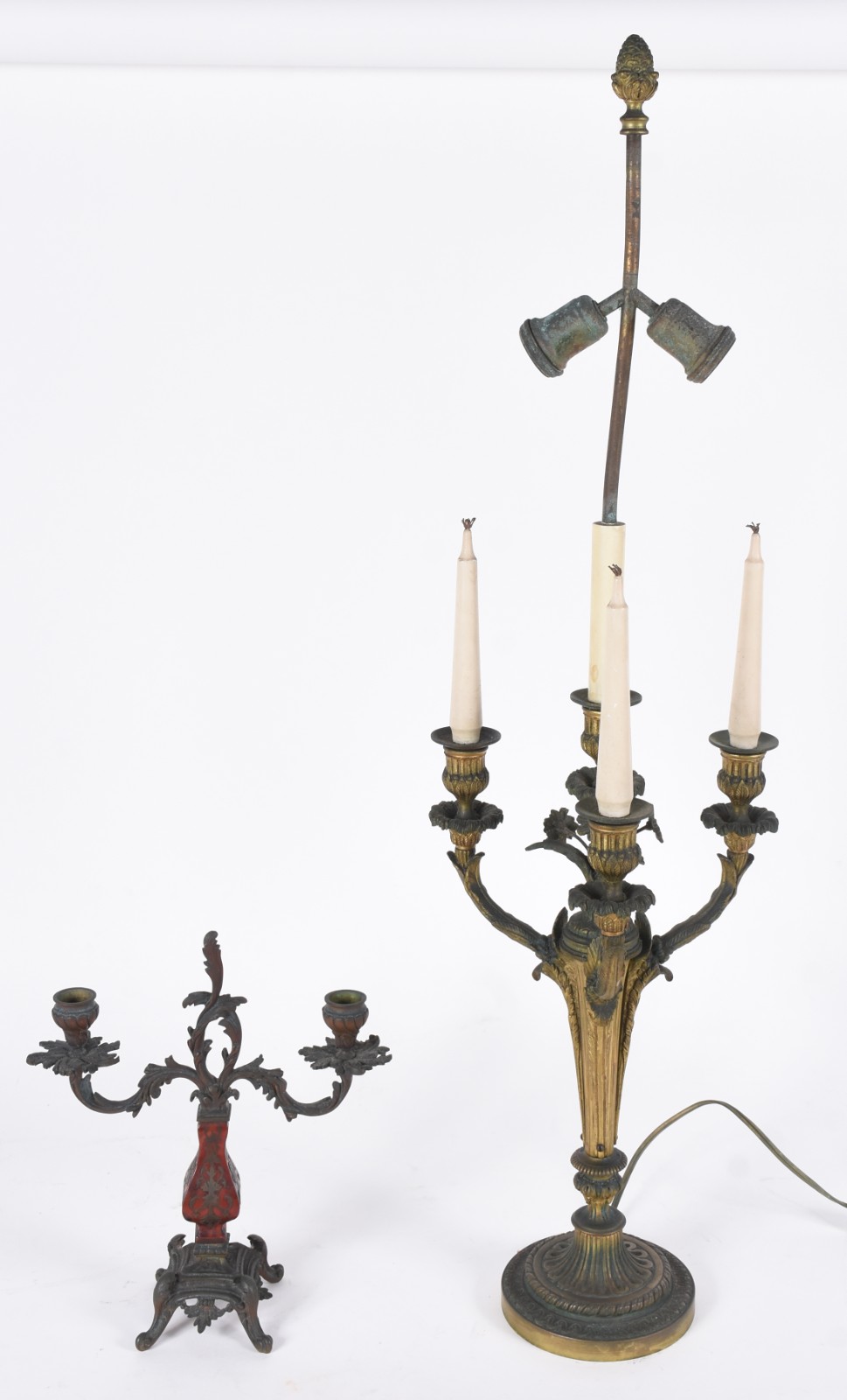 Duas peças de metal sendo candelabro para 5 velas adaptado para... - foto 1 de 6