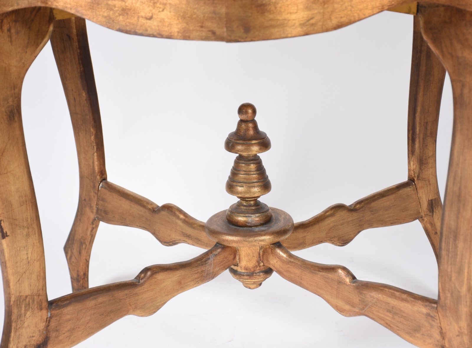 Mesa de madeira nobre patinado em dourado, tampo de mármore... - foto 5 de 5