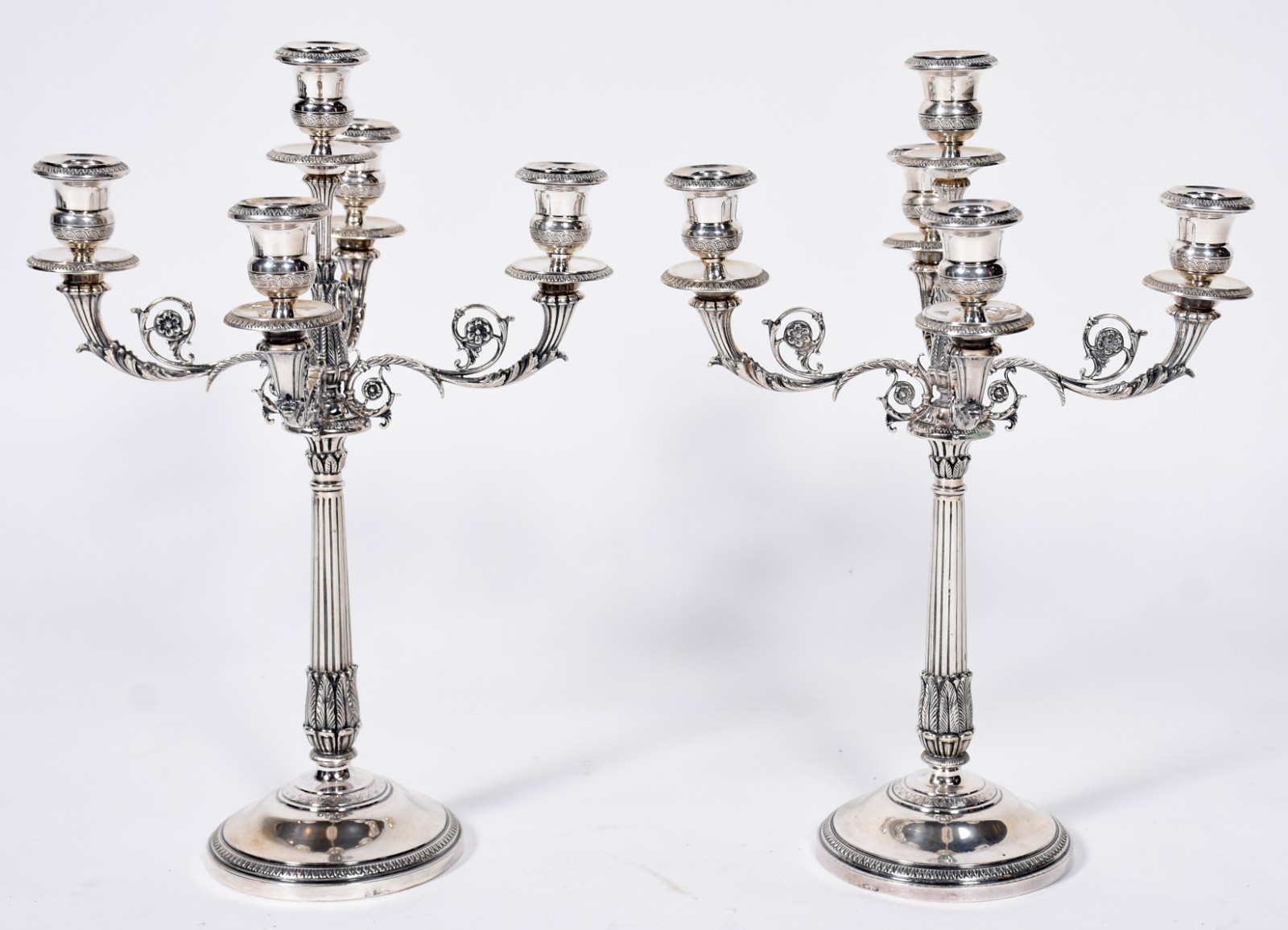 Par de elegantes candelabros de prata contraste 800 mls, para 5 velas... - foto 1 de 5