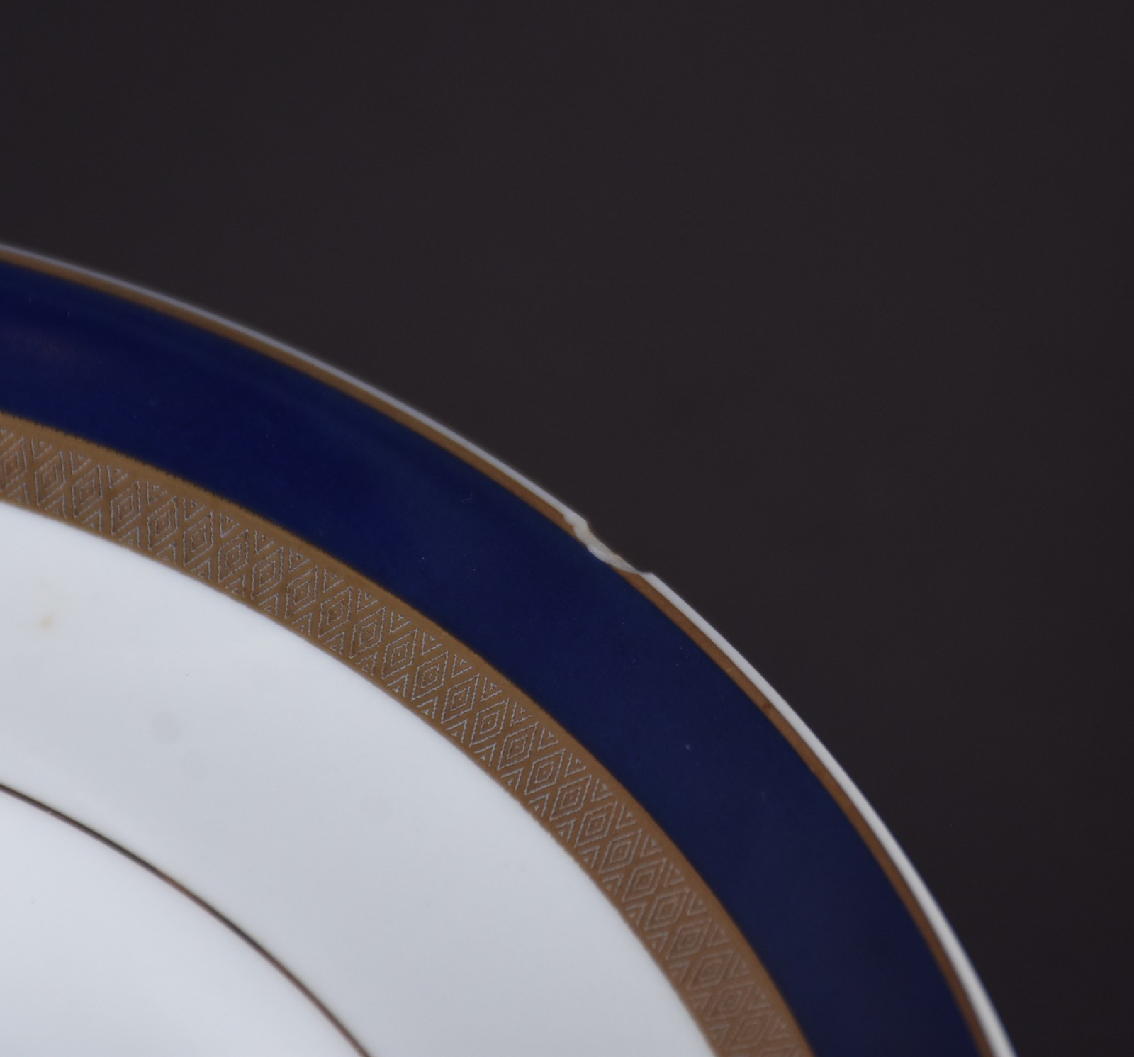 Aparelho de jantar de porcelana Real composto de: 12 pratos rasos, 5... - foto 4 de 5